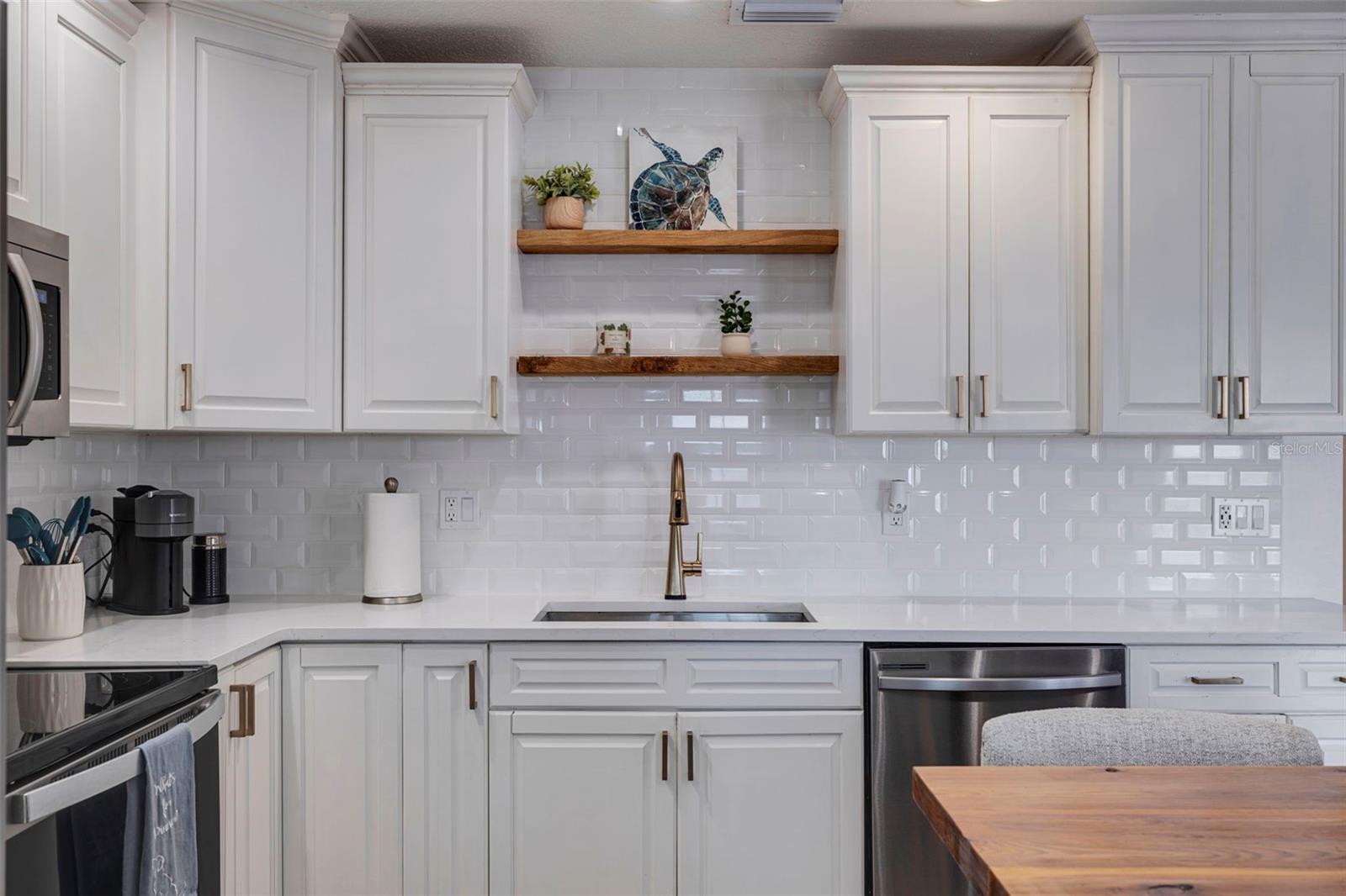 5266 Beach Dr Se #b Property Photo 8