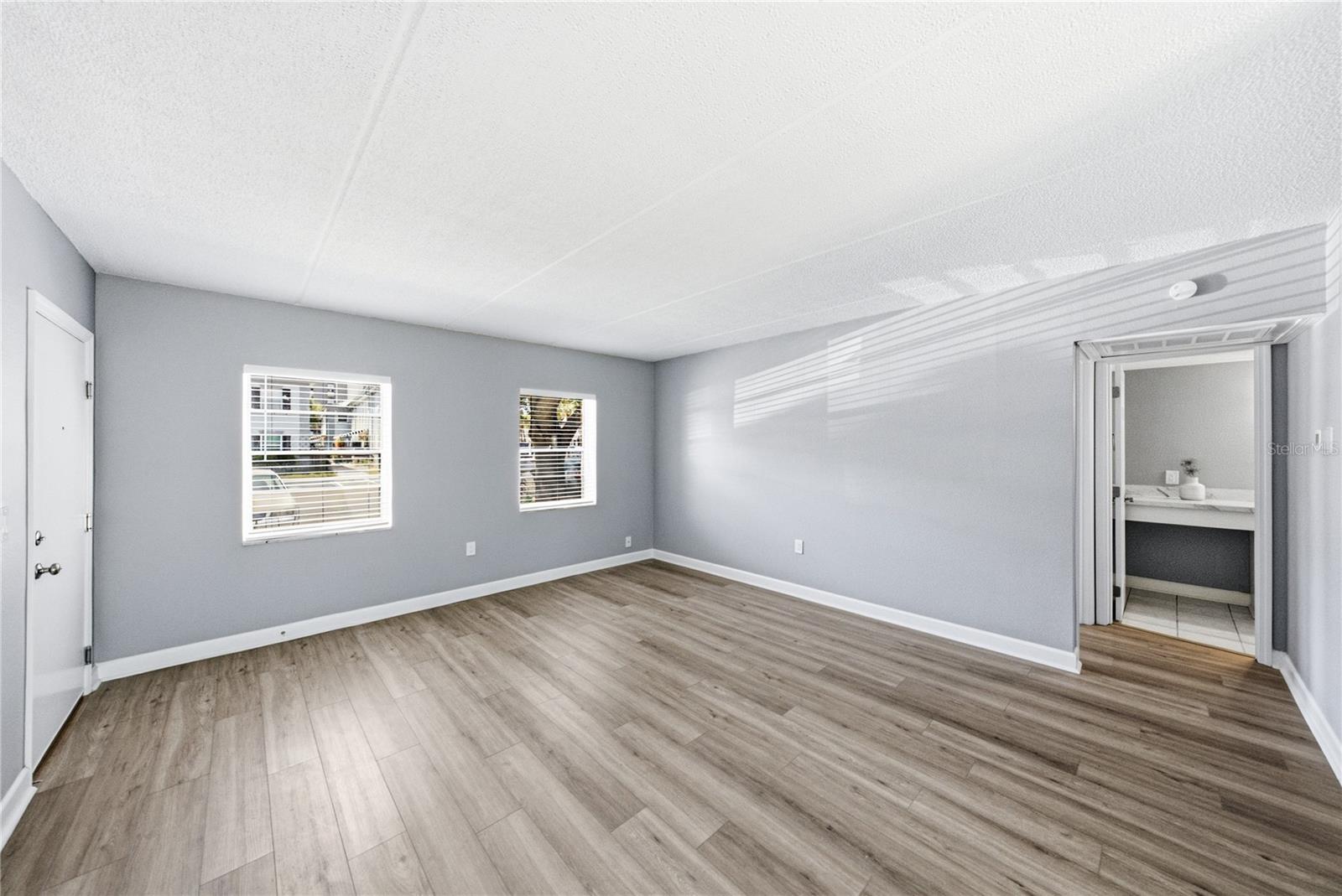 1170 Rue Des Chateaux #1a Property Photo 8
