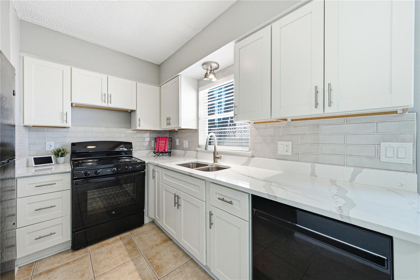 1170 Rue Des Chateaux #1a Property Photo 15