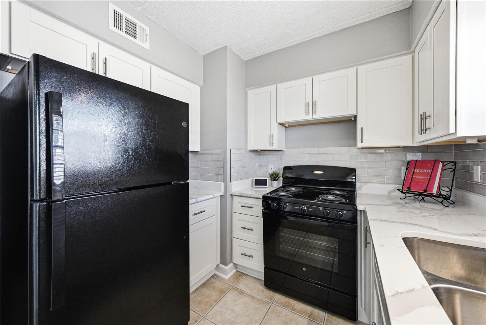 1170 Rue Des Chateaux #1a Property Photo 16