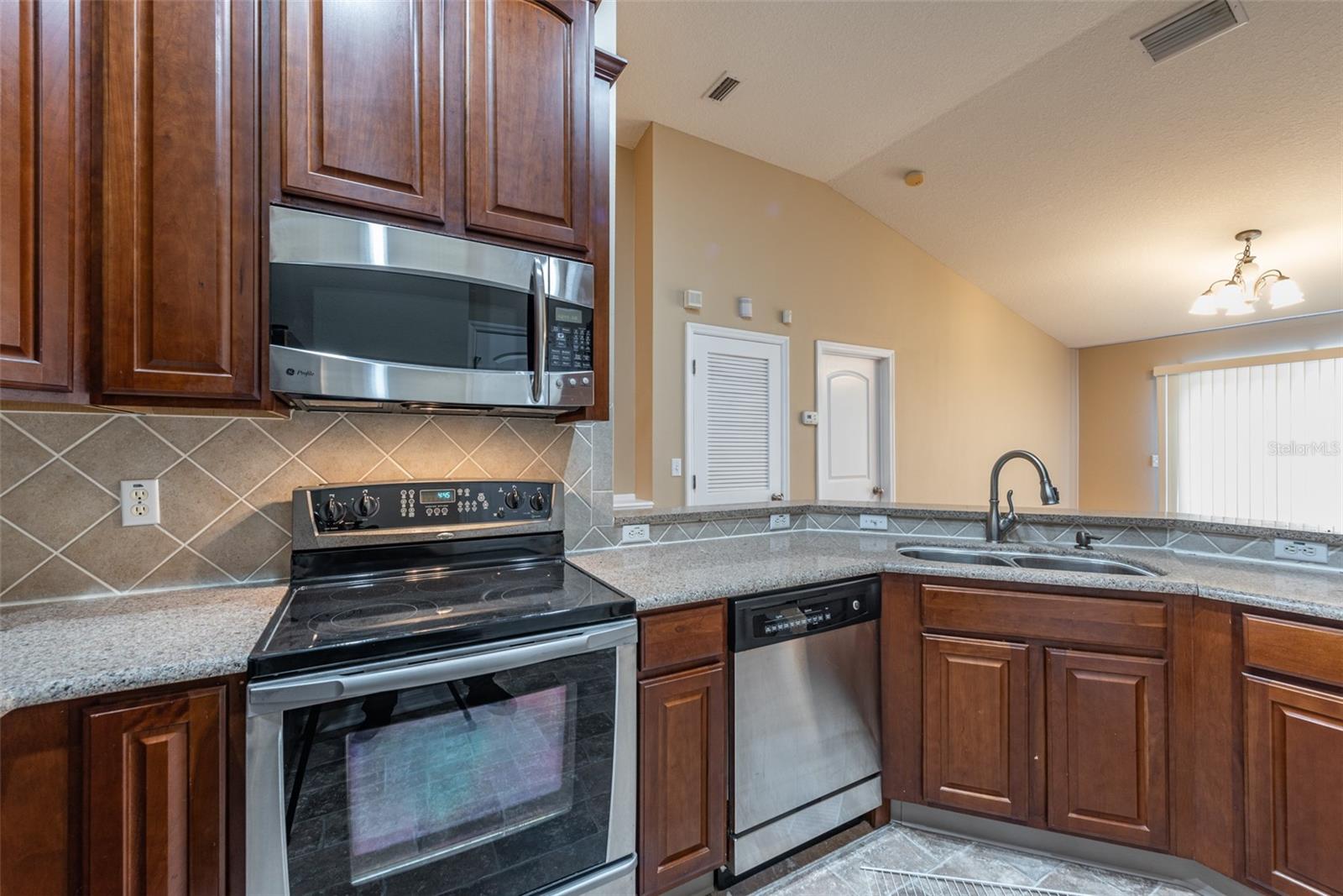 6750 Eagle Feather Dr Property Photo 11