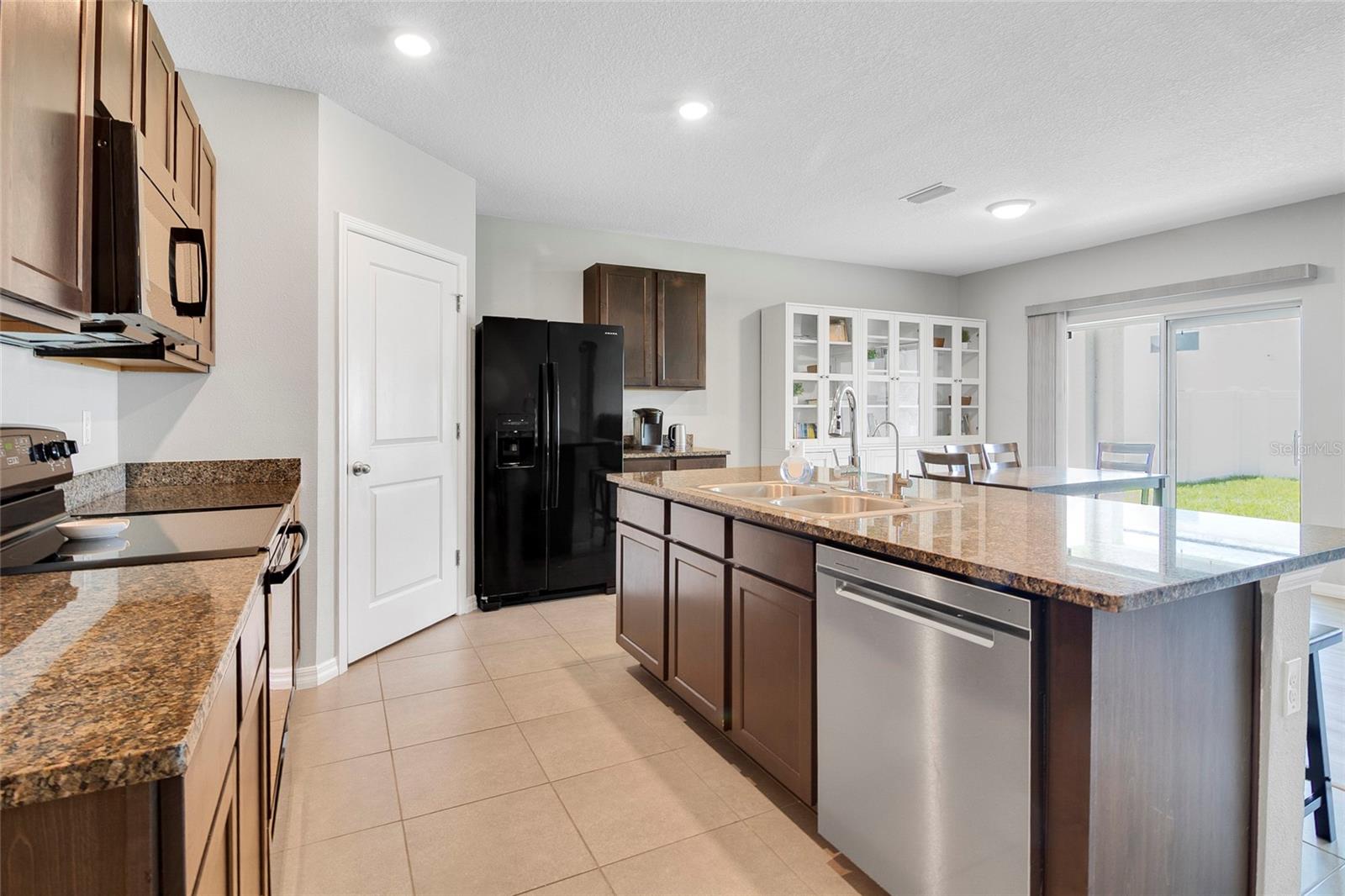 10213 Golden Light Ct Property Photo 3