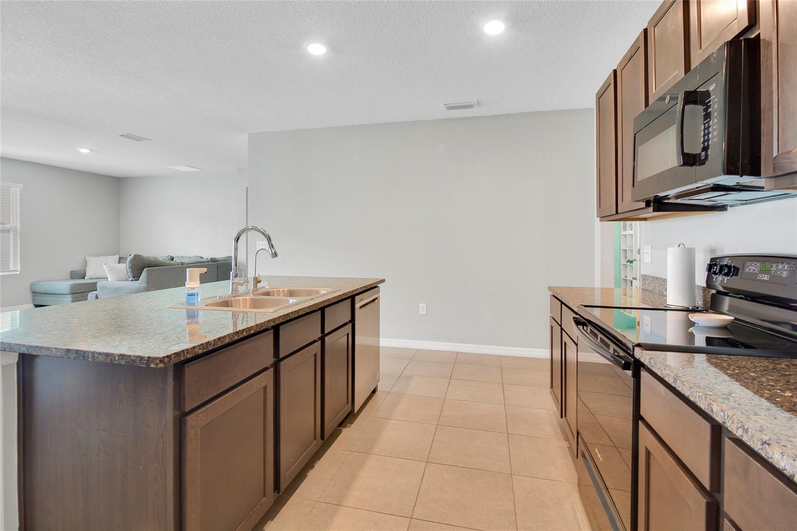 10213 Golden Light Ct Property Photo 8