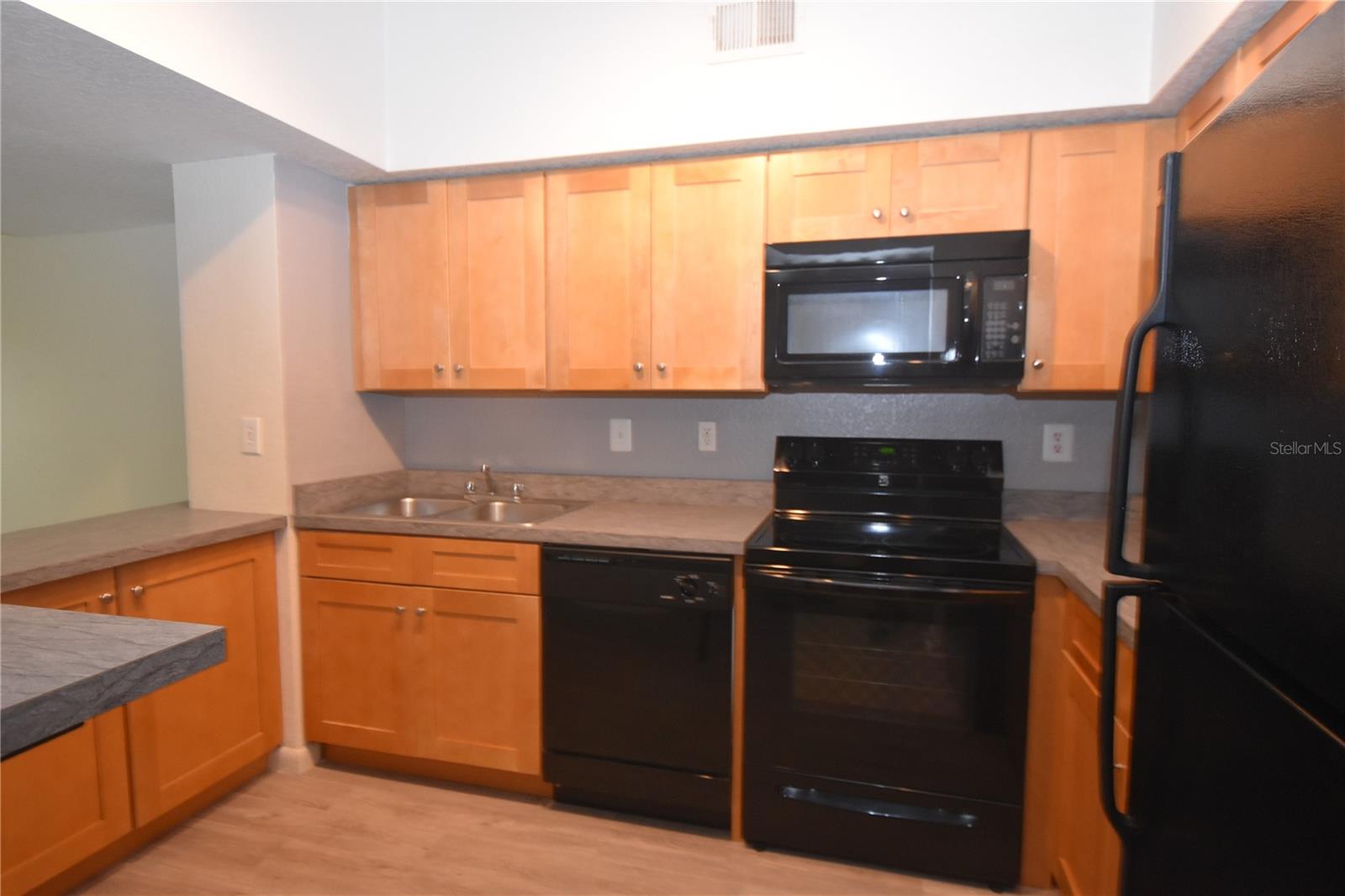 2402 W Azeele St #426 Property Photo 2