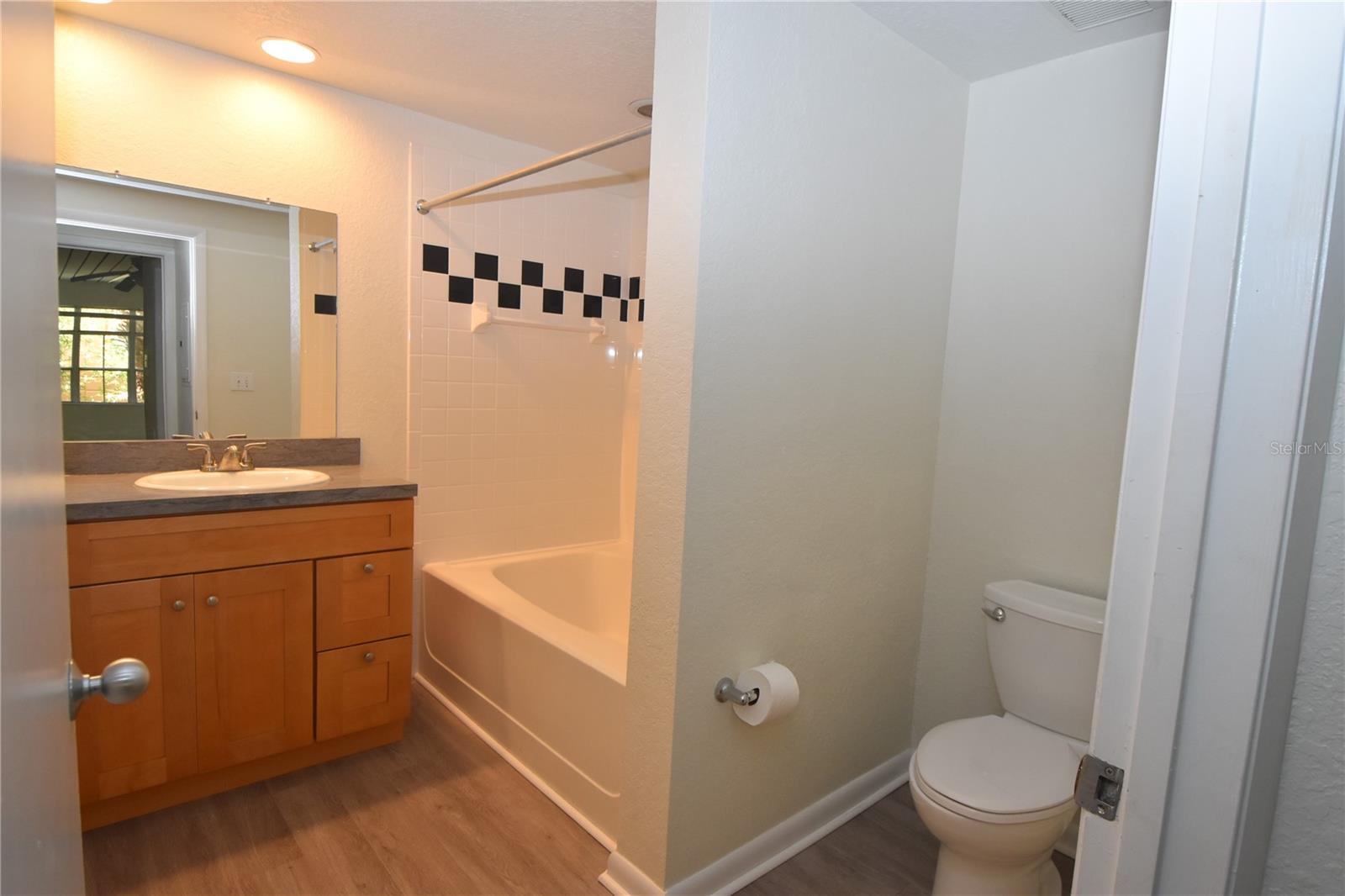 2402 W Azeele St #426 Property Photo 4