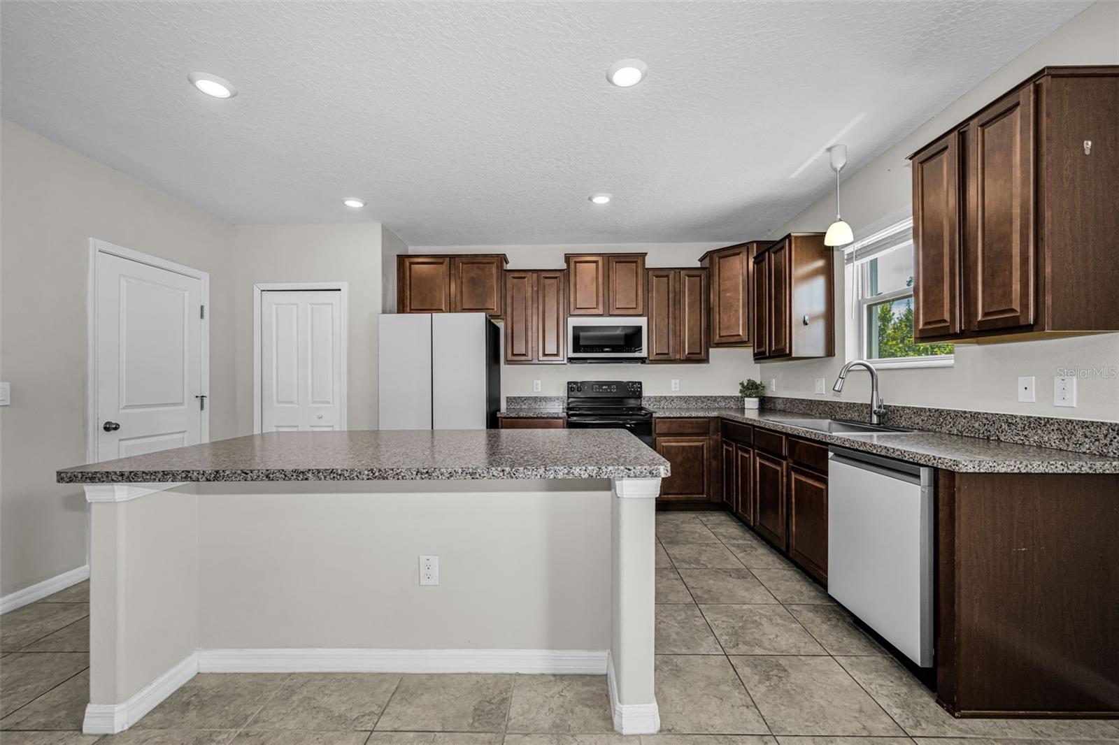 6780 Emerald Spring Loop Property Photo 6