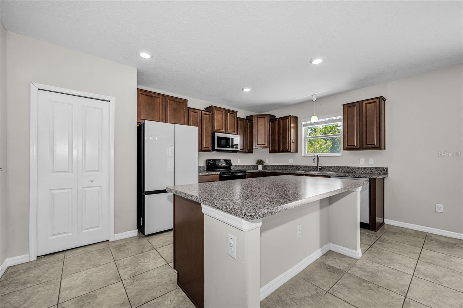 6780 Emerald Spring Loop Property Photo 13