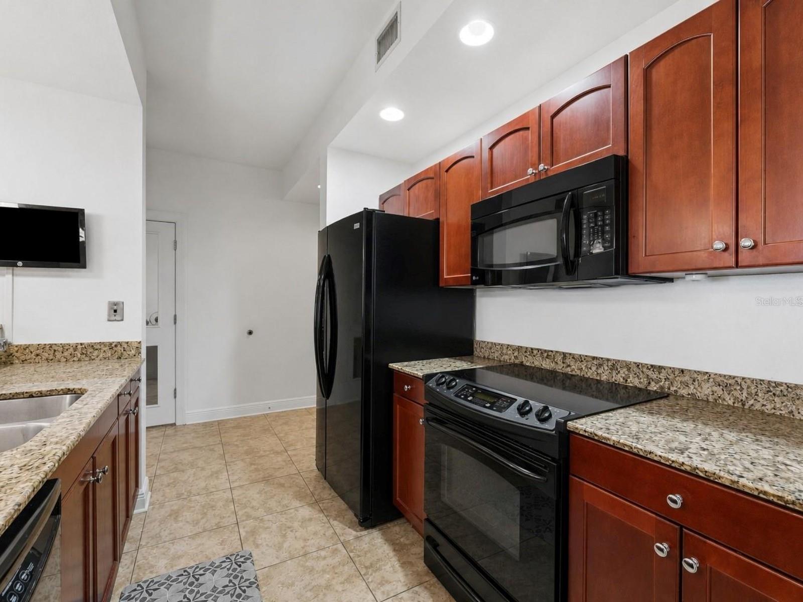 628 Cleveland St #1211 Property Photo 11