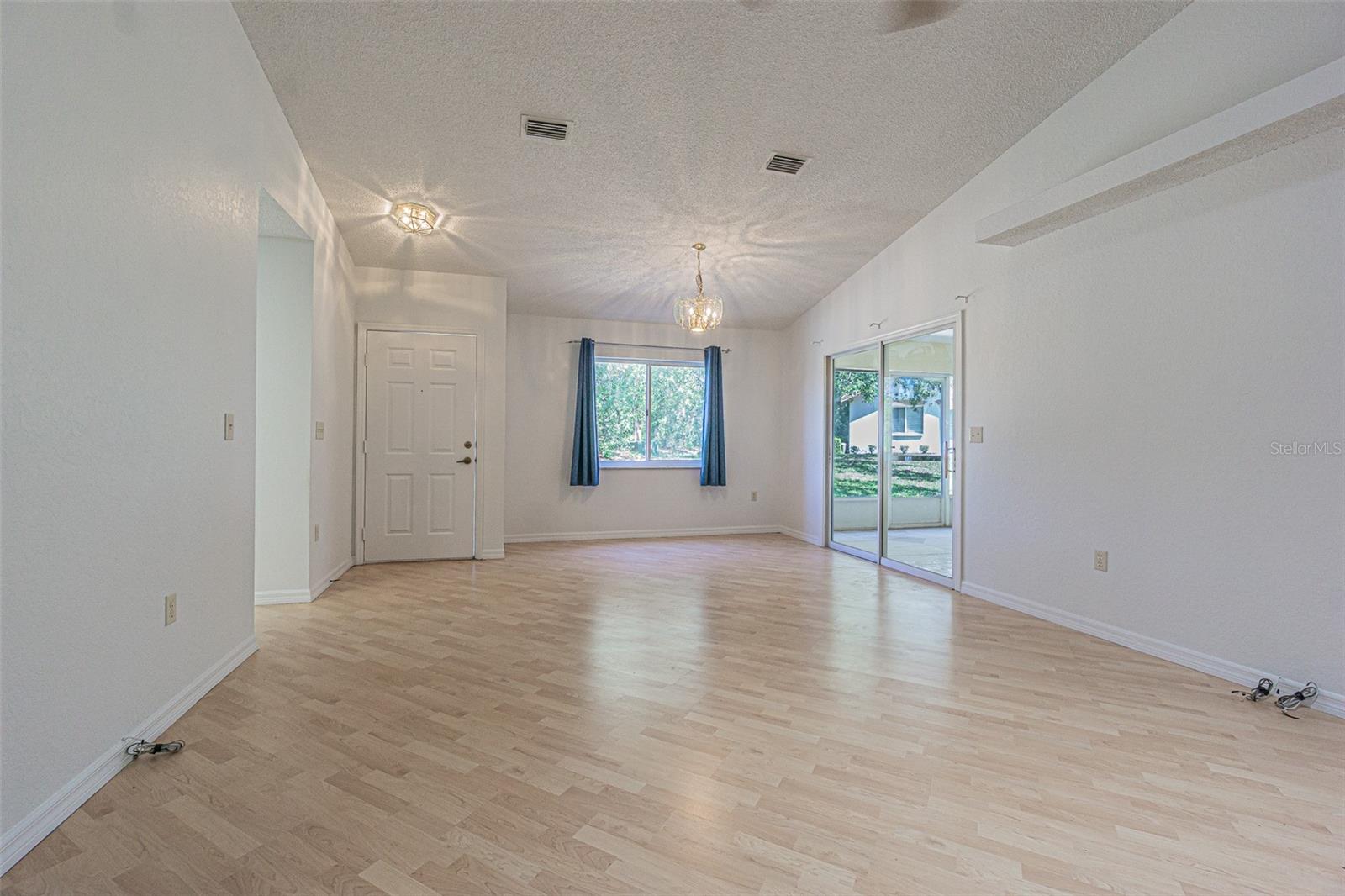 8157 Sturbridge Ct Property Photo 6