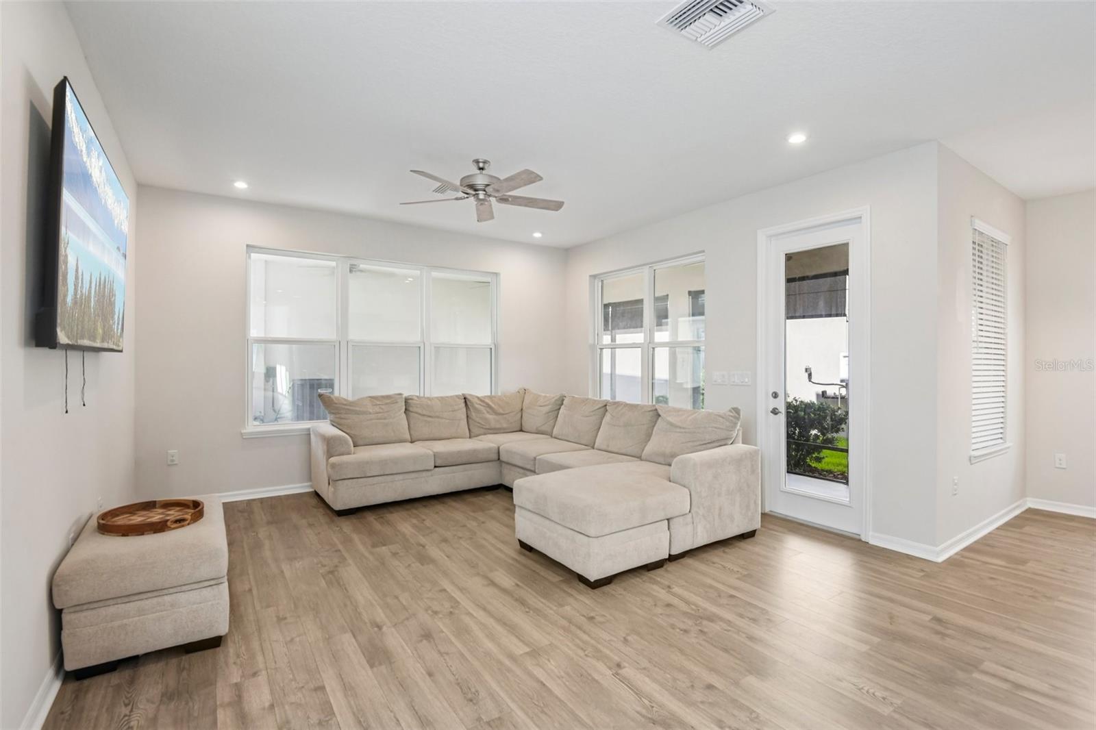 13690 Stevenson Ln Property Photo 2