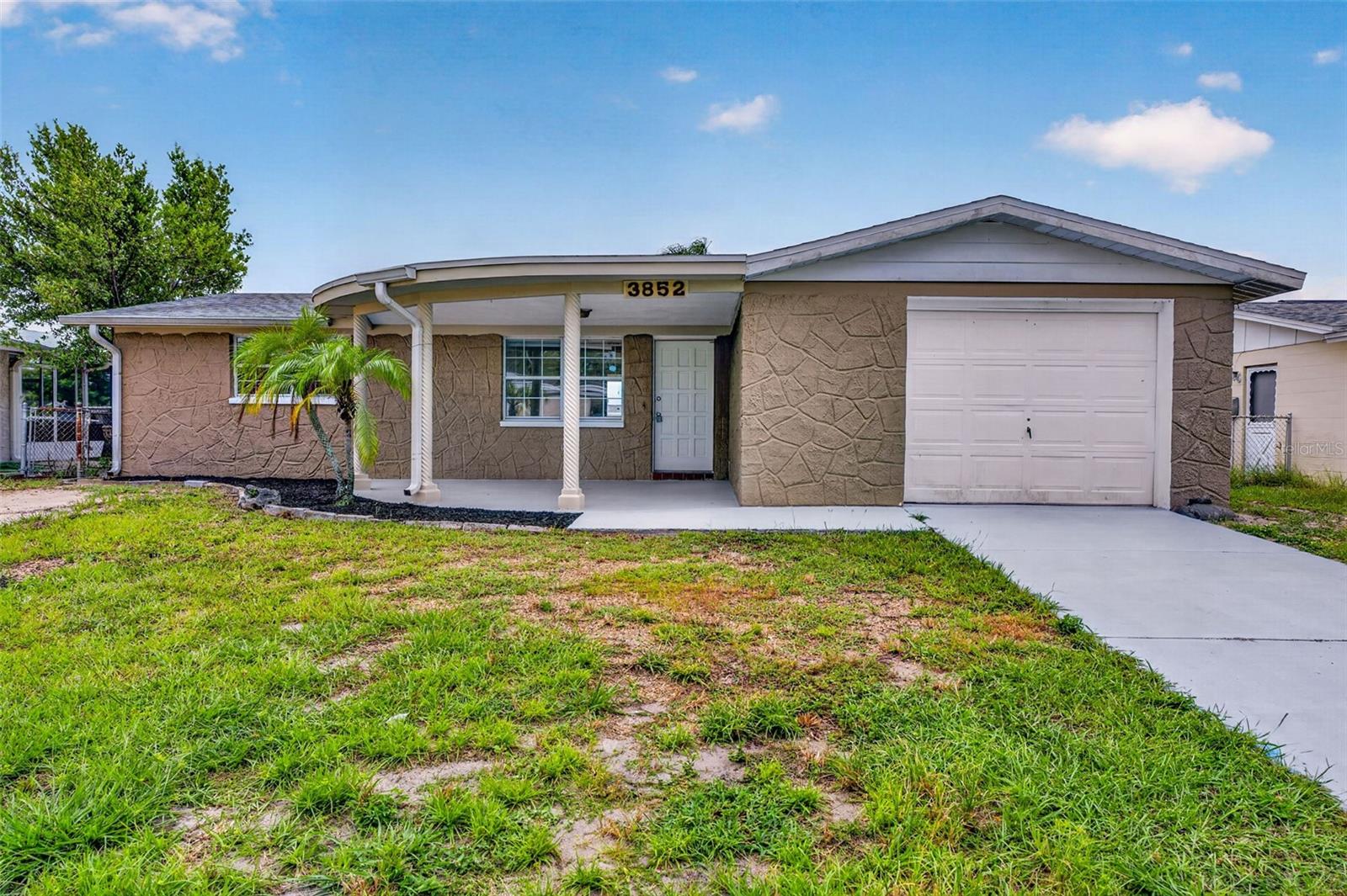 3852 Sunray Dr Property Photo 1
