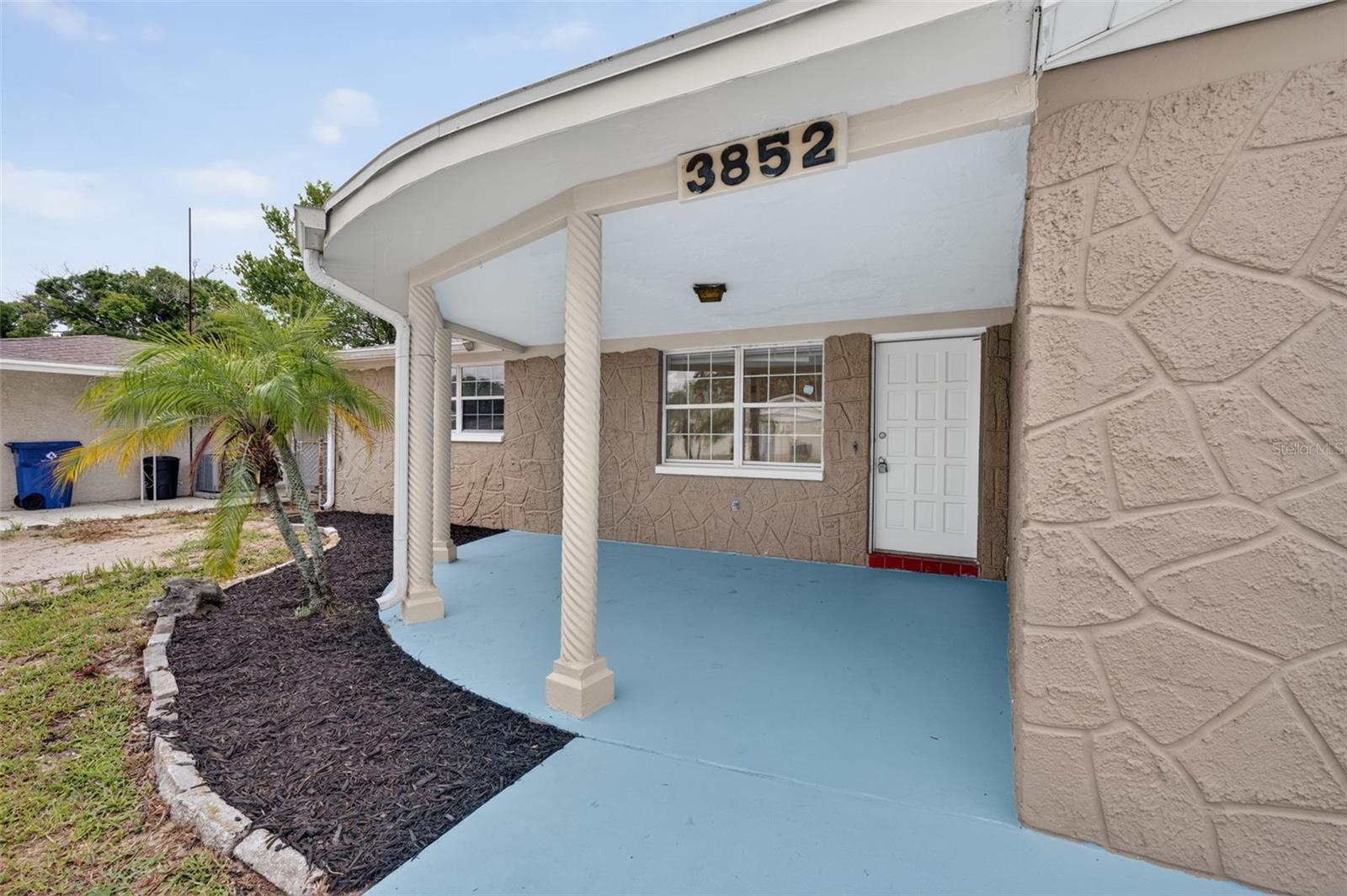 3852 Sunray Dr Property Photo 2