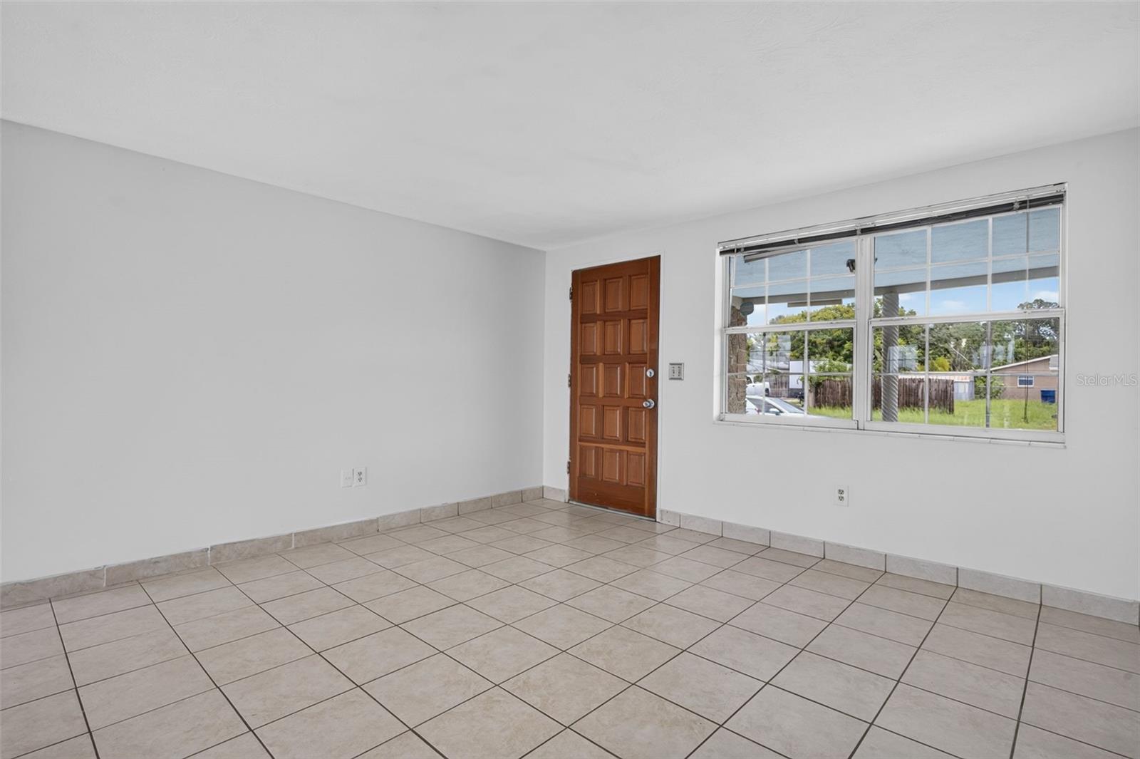 3852 Sunray Dr Property Photo 3