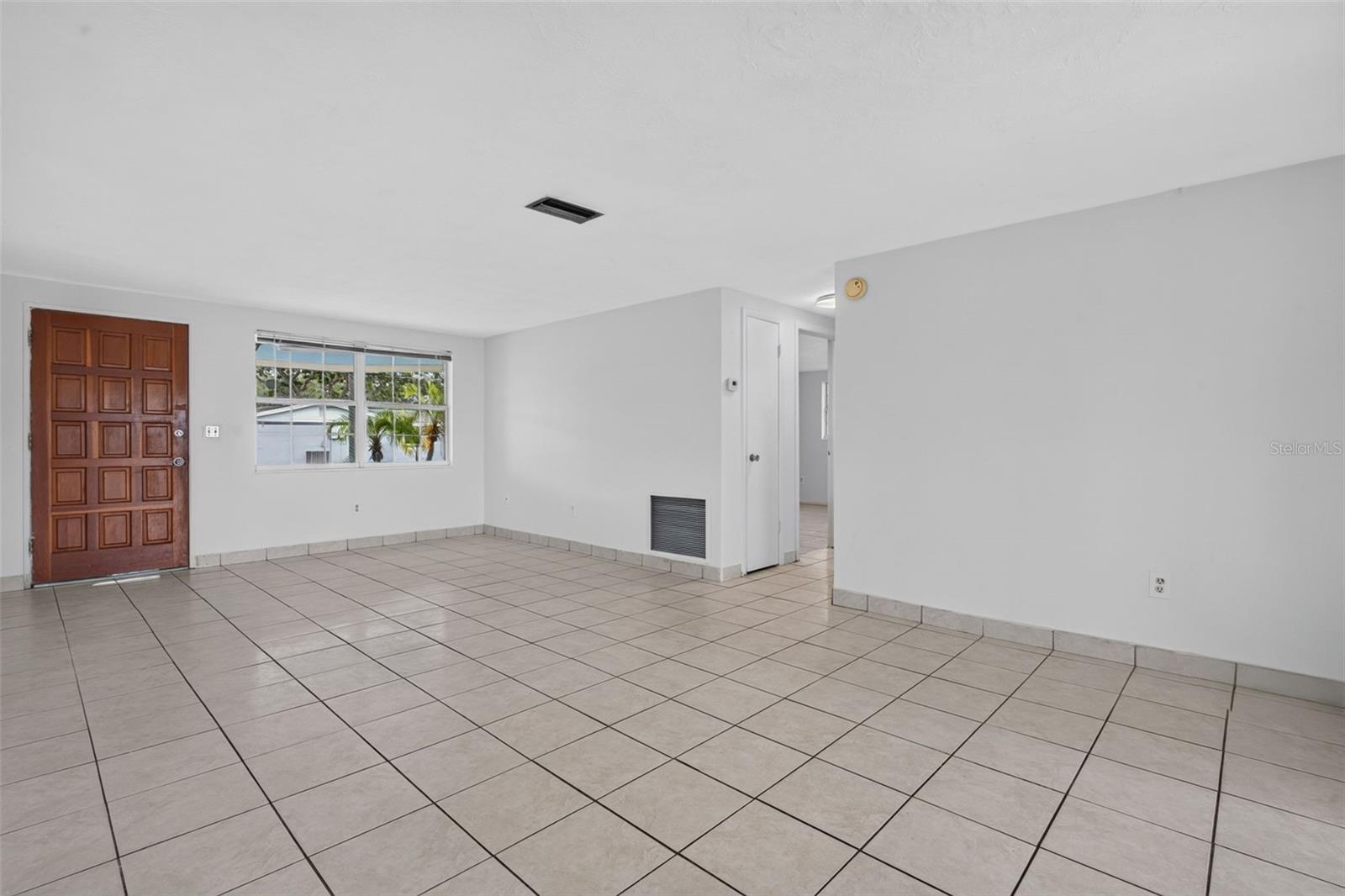 3852 Sunray Dr Property Photo 8