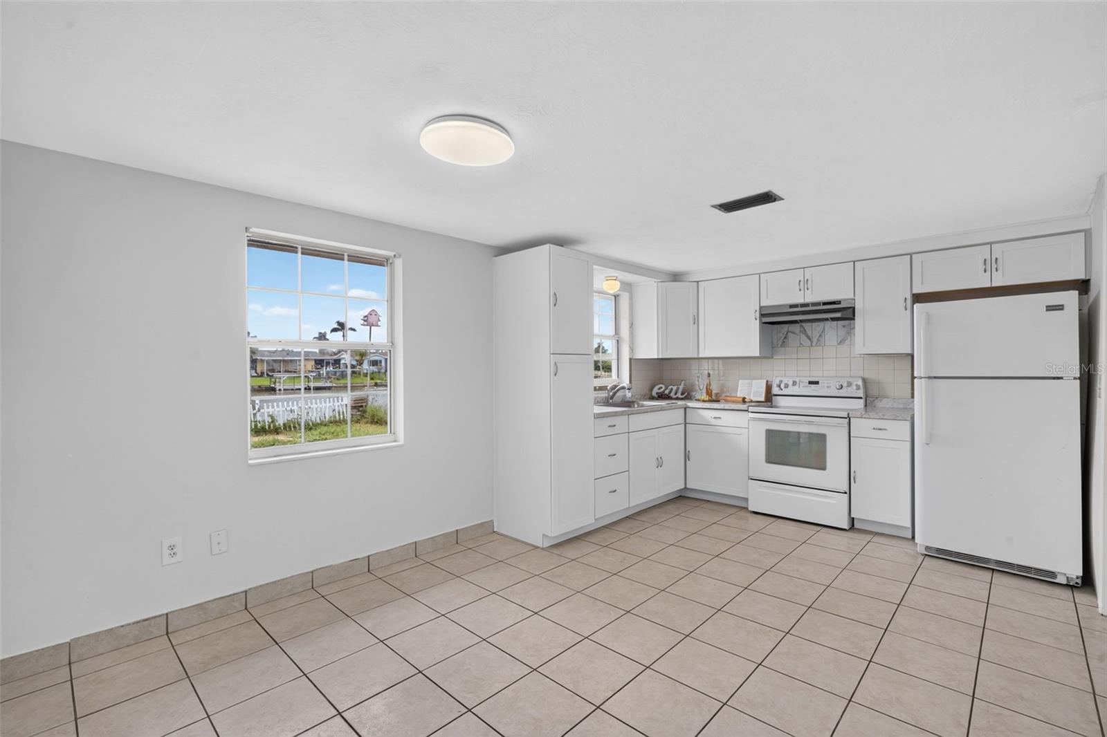 3852 Sunray Dr Property Photo 11