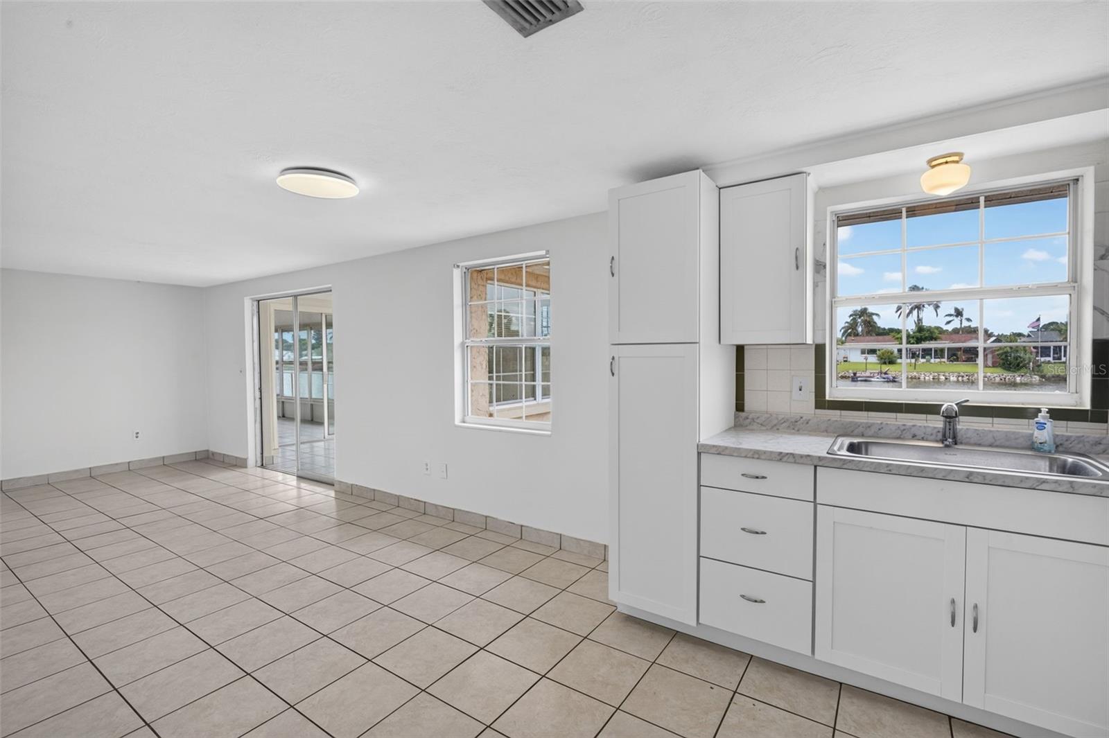3852 Sunray Dr Property Photo 12