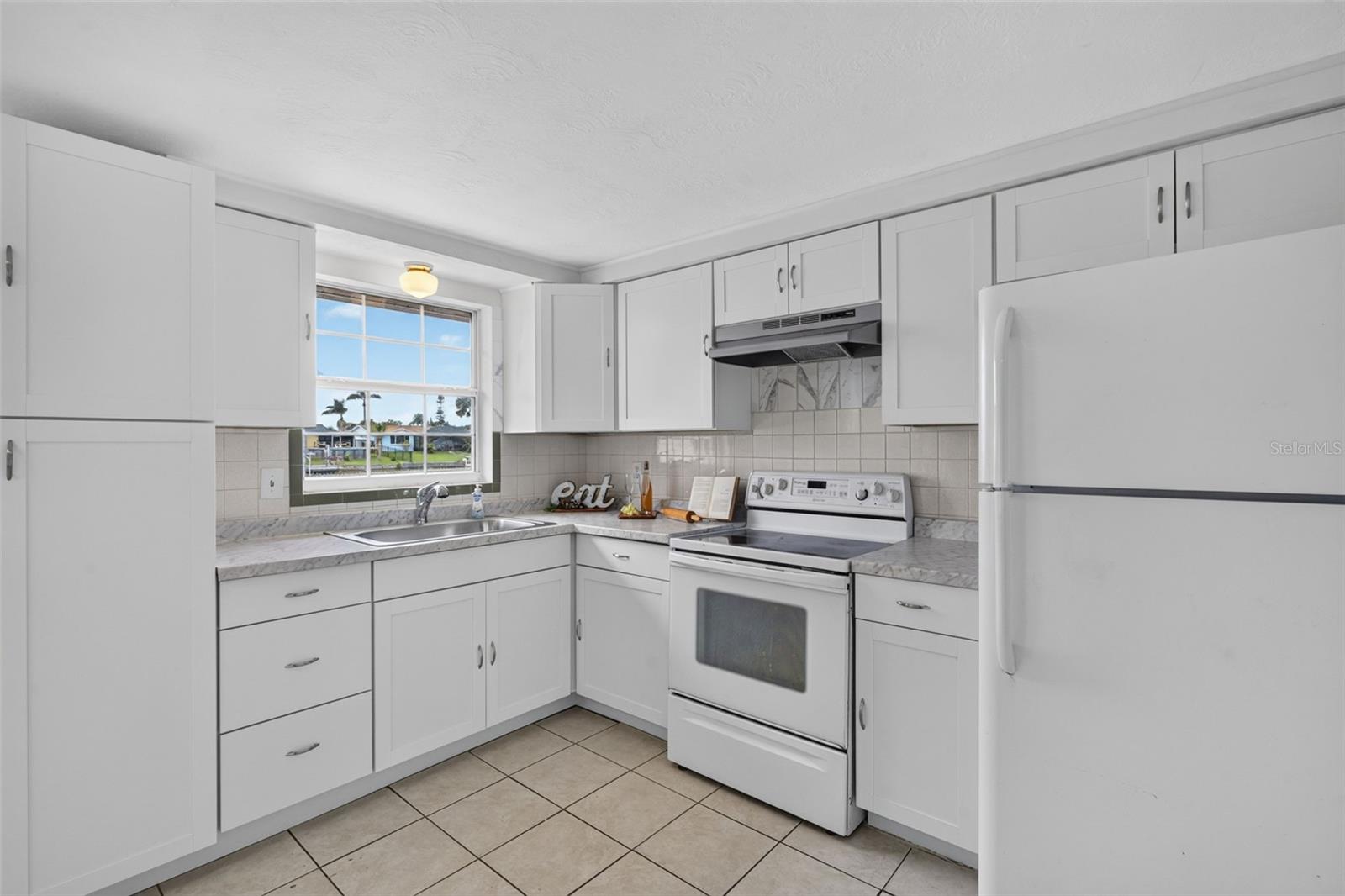 3852 Sunray Dr Property Photo 13