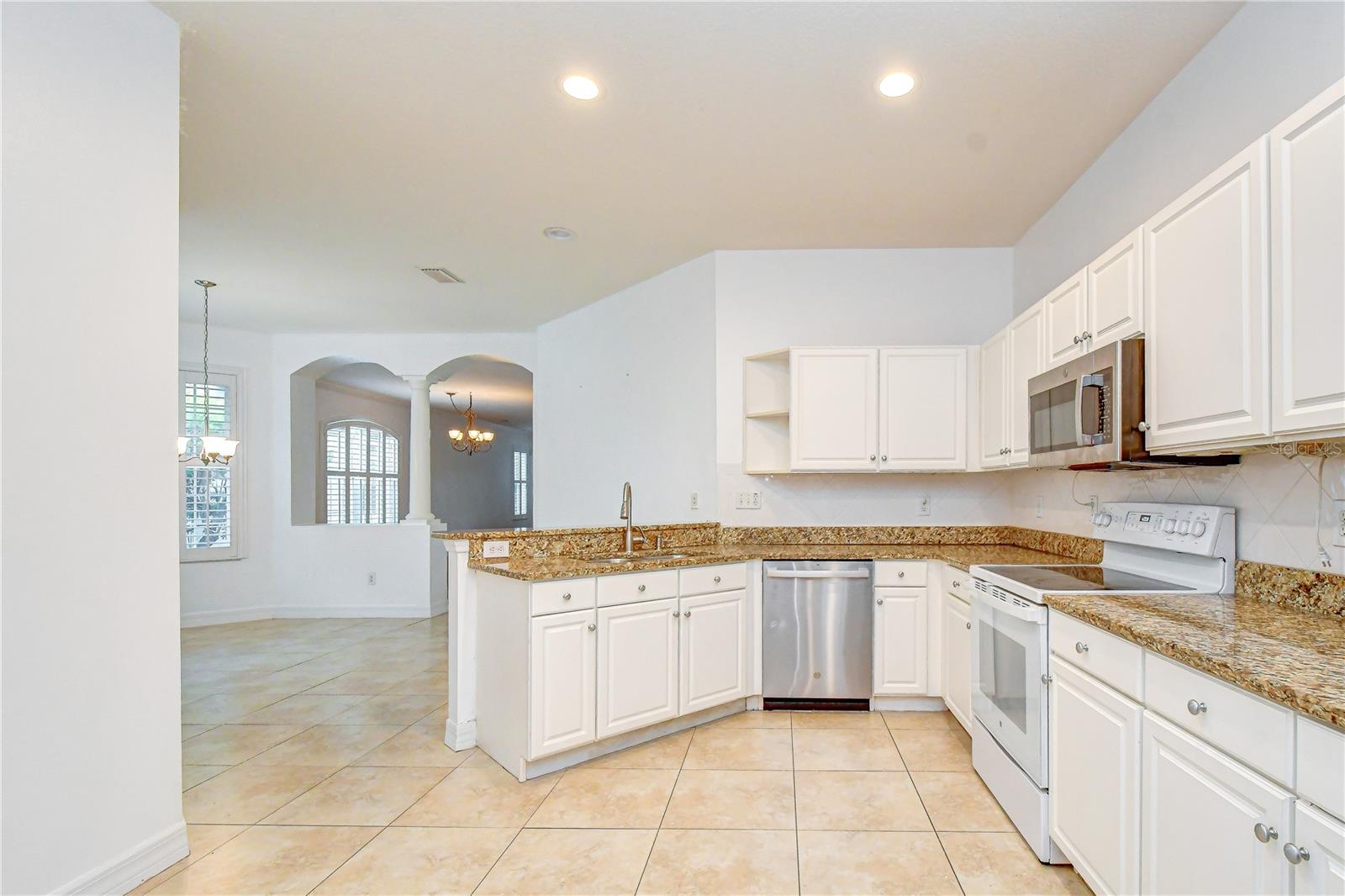 6026 Sandhill Ridge Dr Property Photo 4