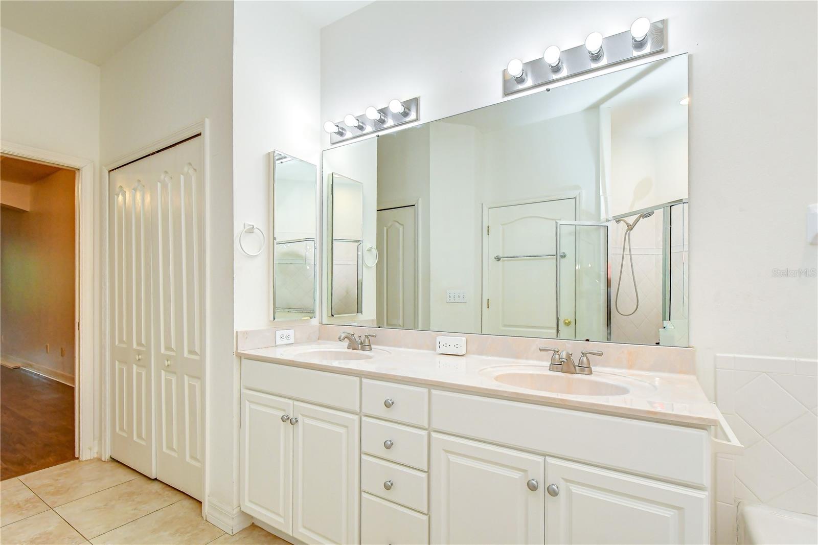 6026 Sandhill Ridge Dr Property Photo 21