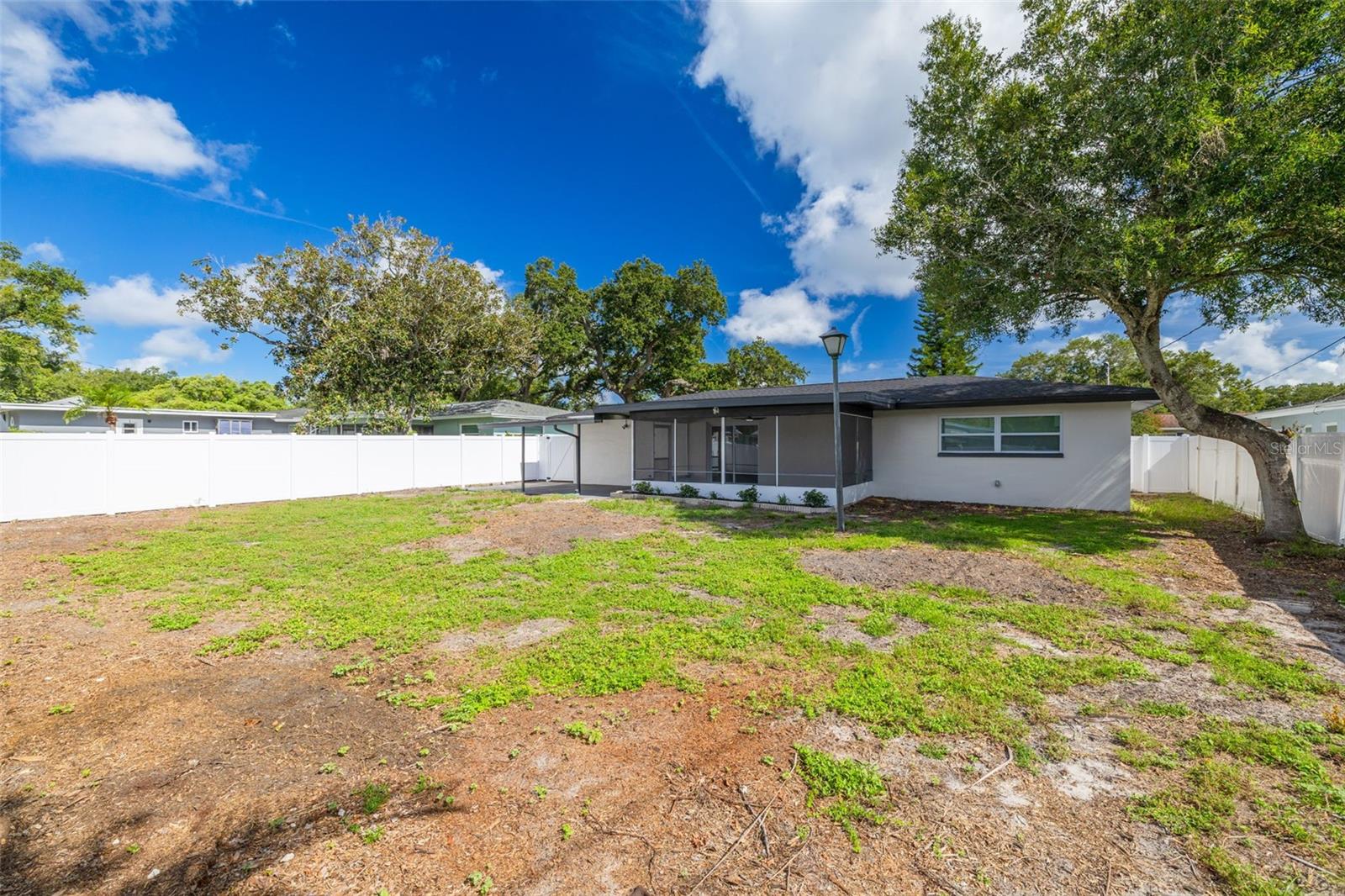 1673 Cambridge Dr Property Photo 26