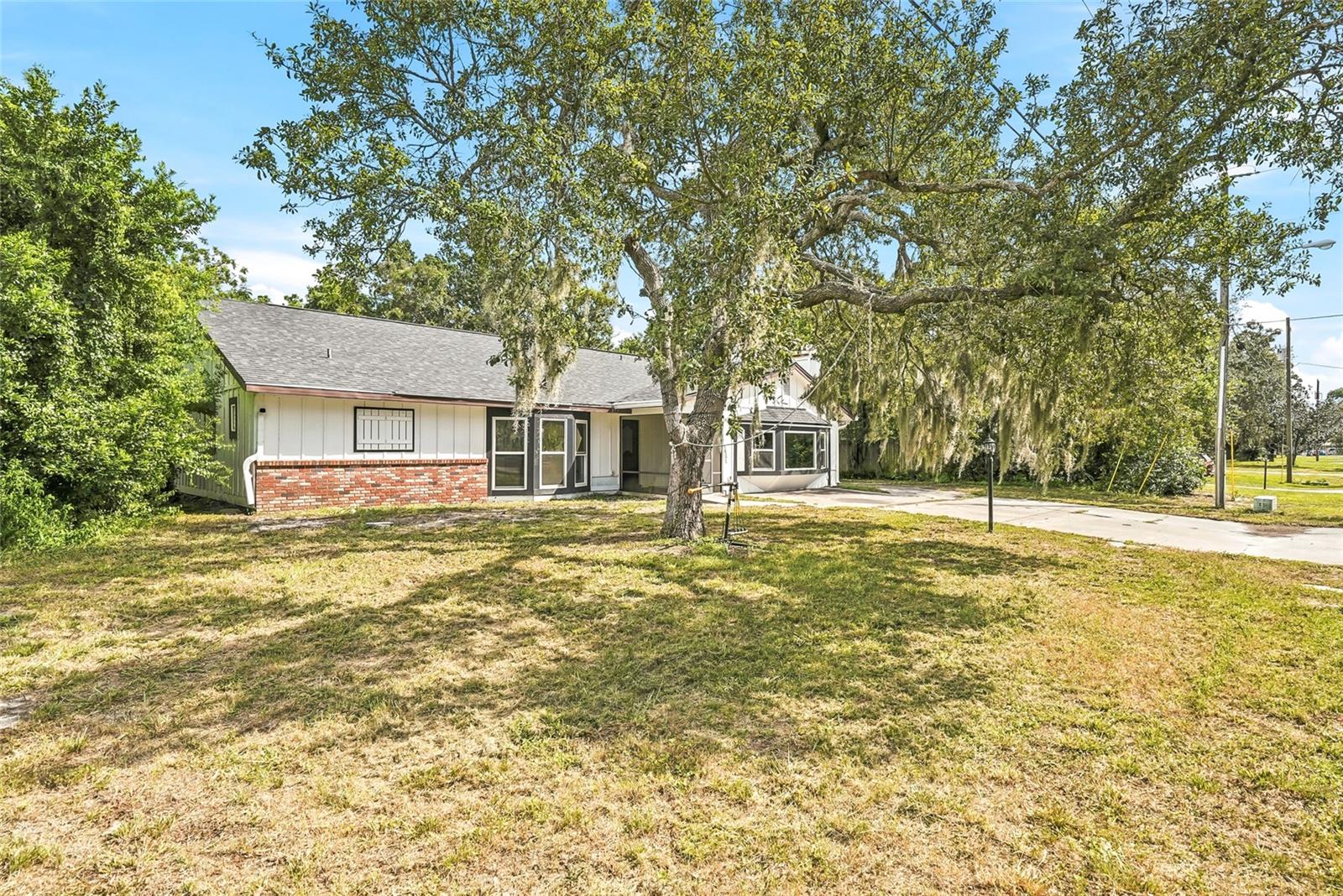 2112 Meadow Lark Rd Property Photo 3