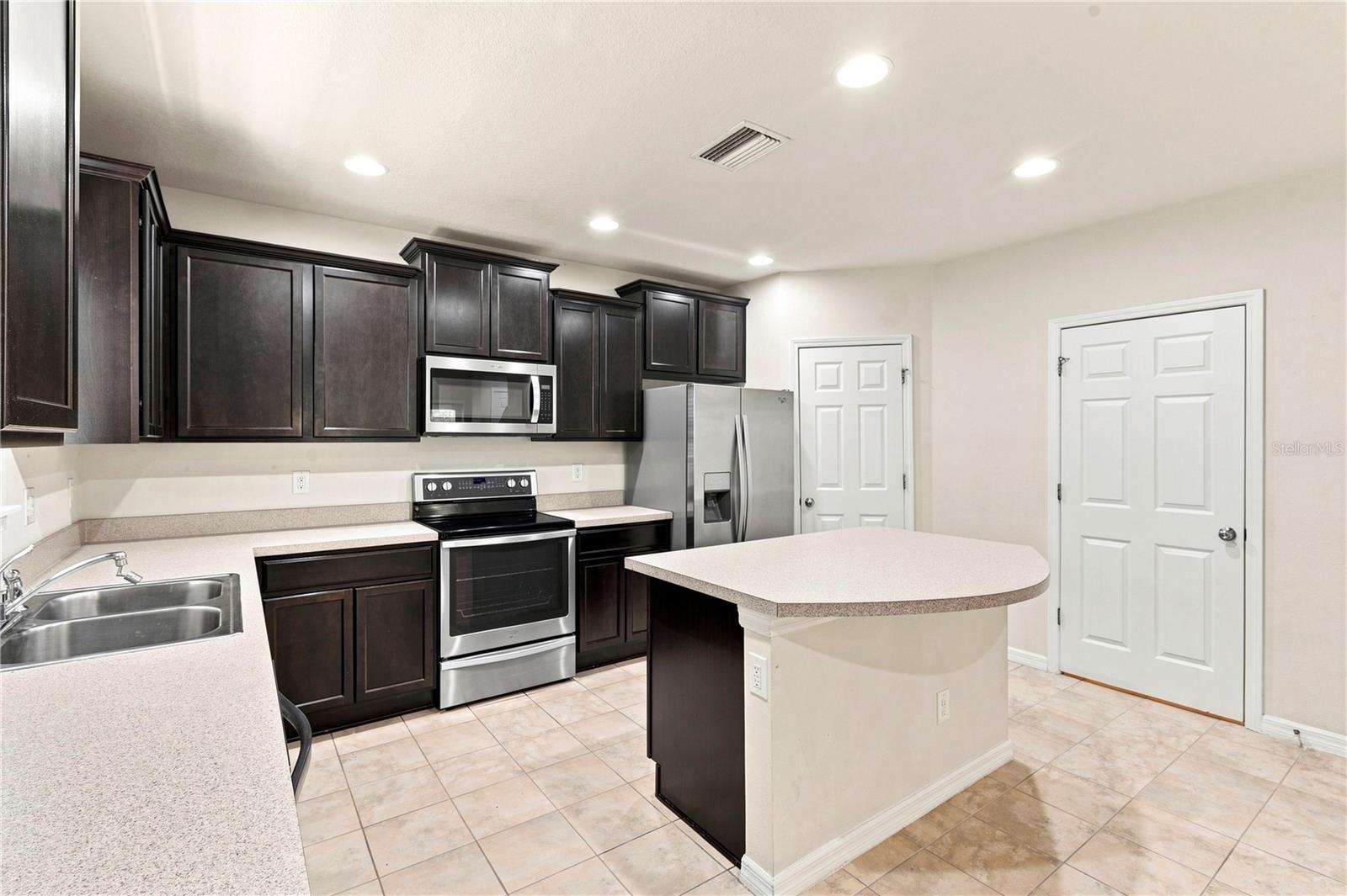 4824 Chatterton Way Property Photo 14