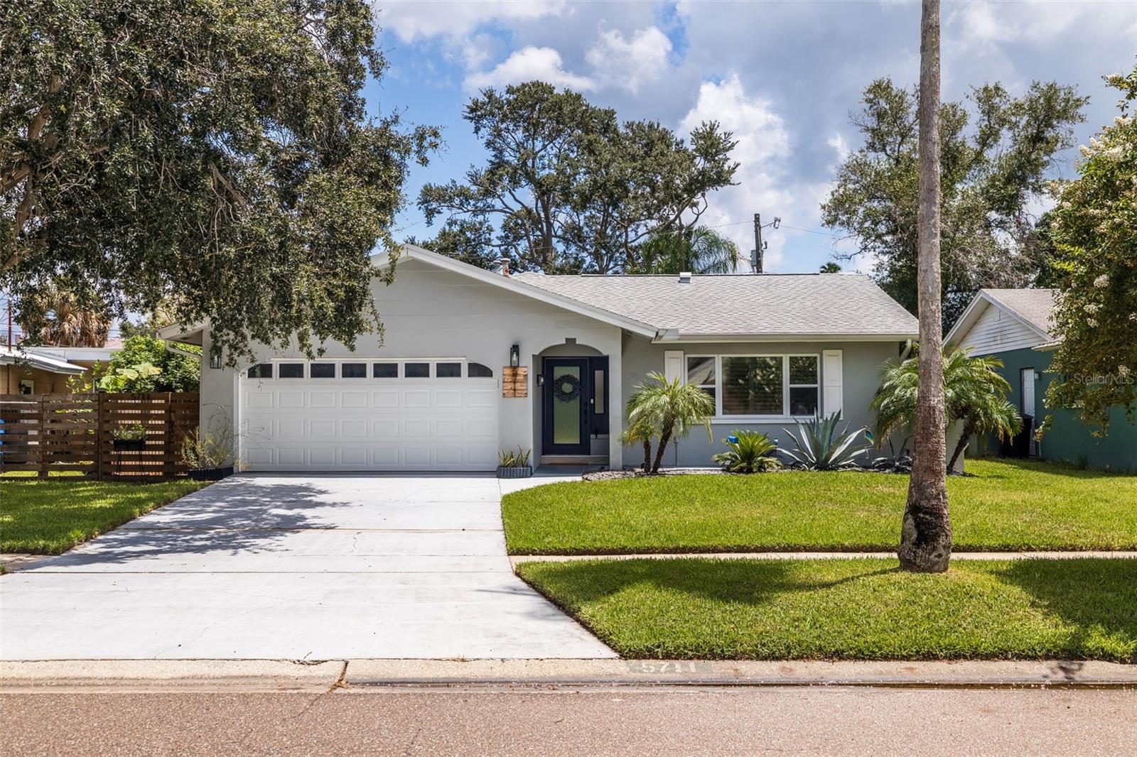 5711 Venetian Blvd Ne Property Photo