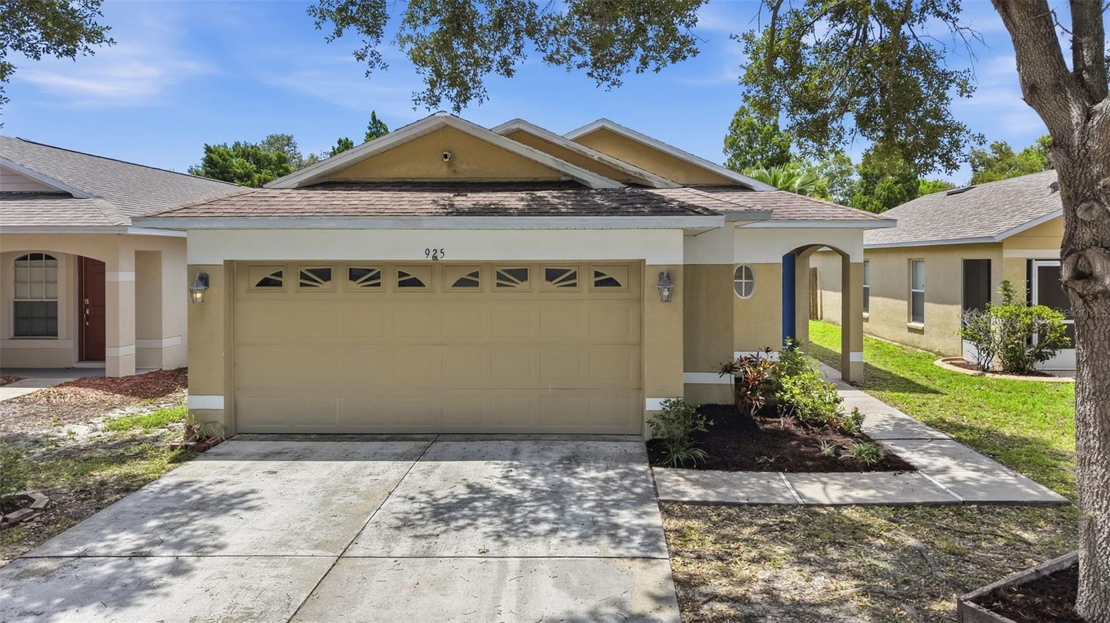 925 Windton Oak Dr Property Photo 1