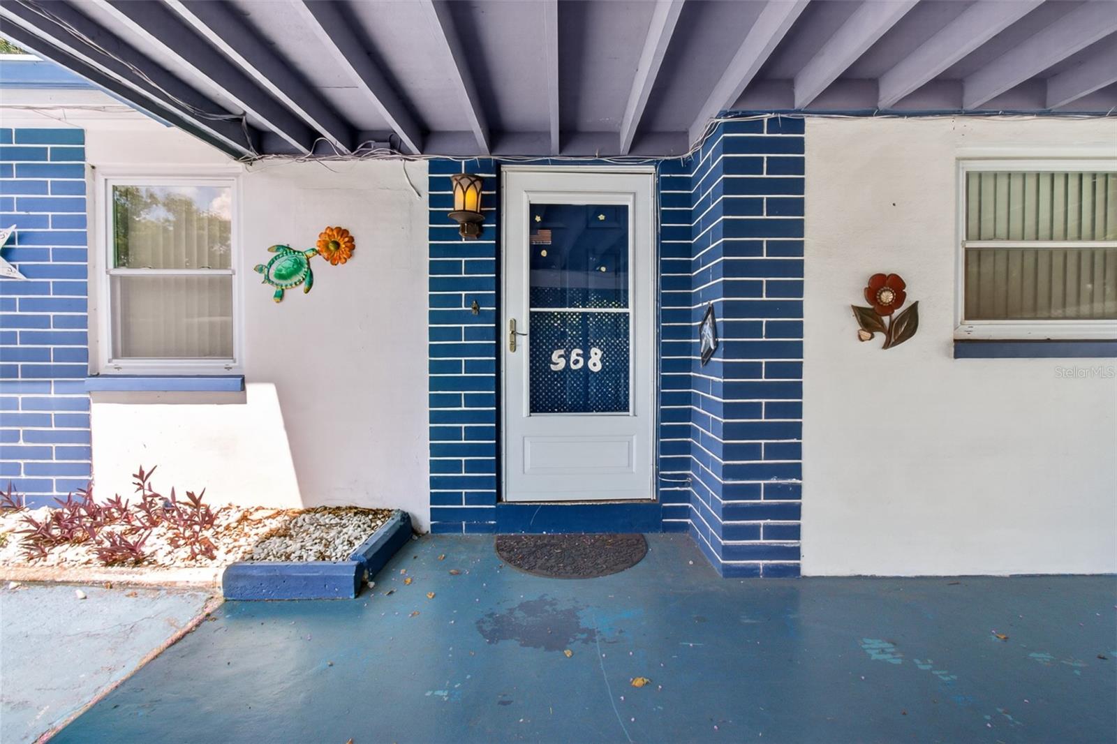 568 Manor Dr Property Photo 4