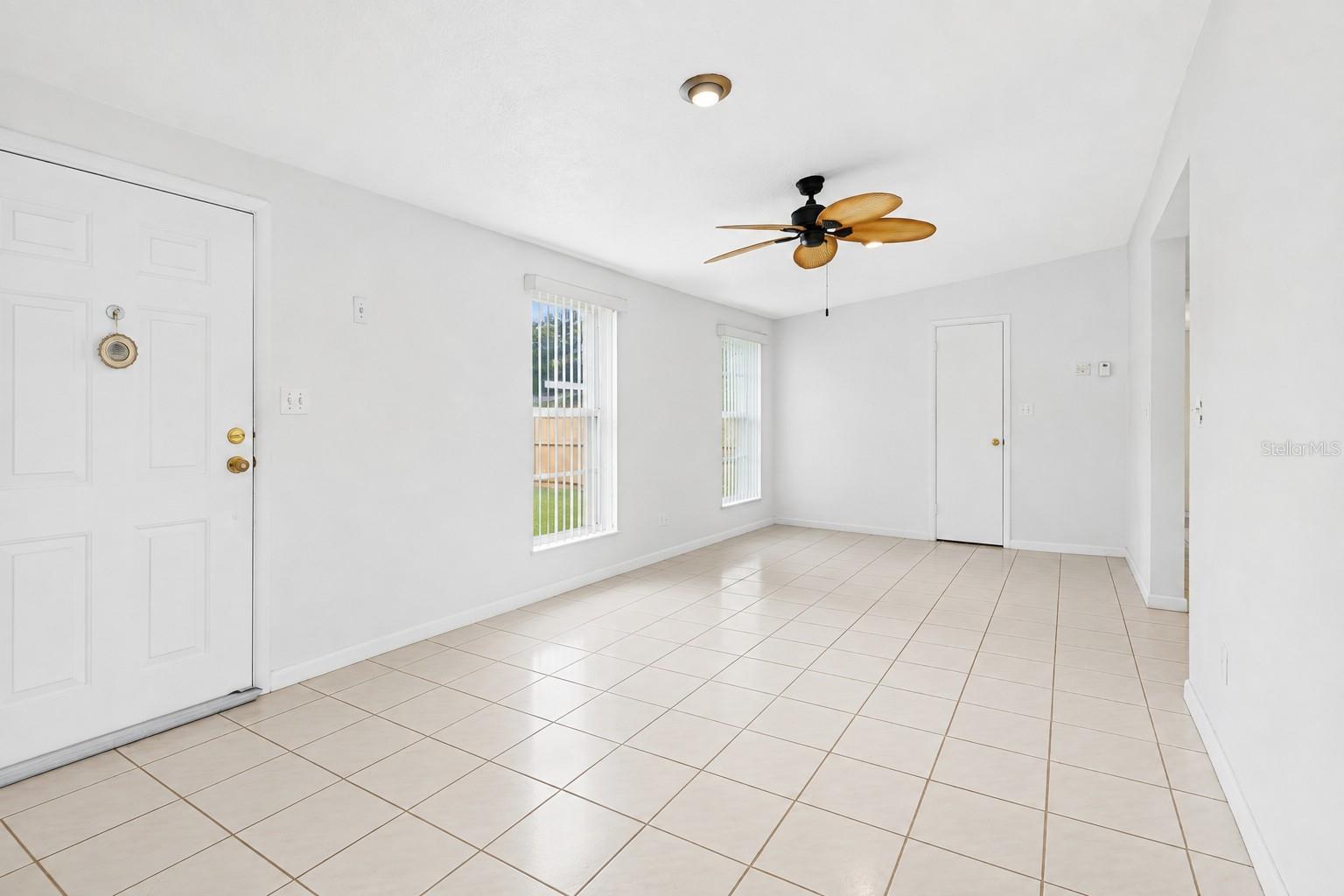 568 Manor Dr Property Photo 6