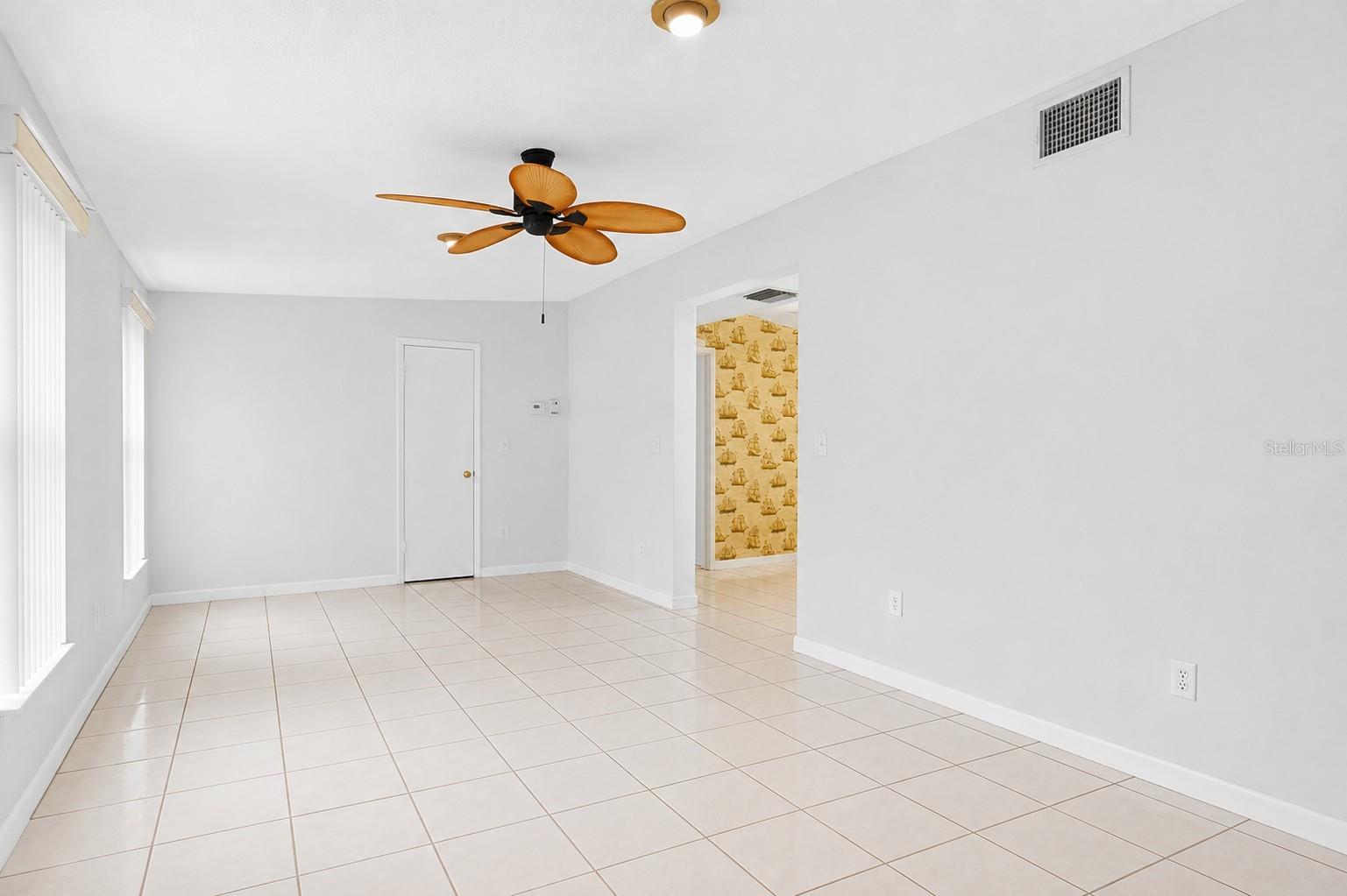568 Manor Dr Property Photo 8