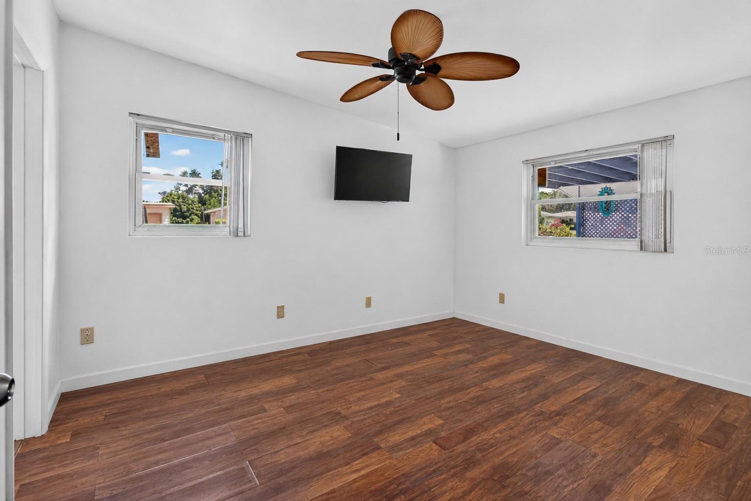 568 Manor Dr Property Photo 10