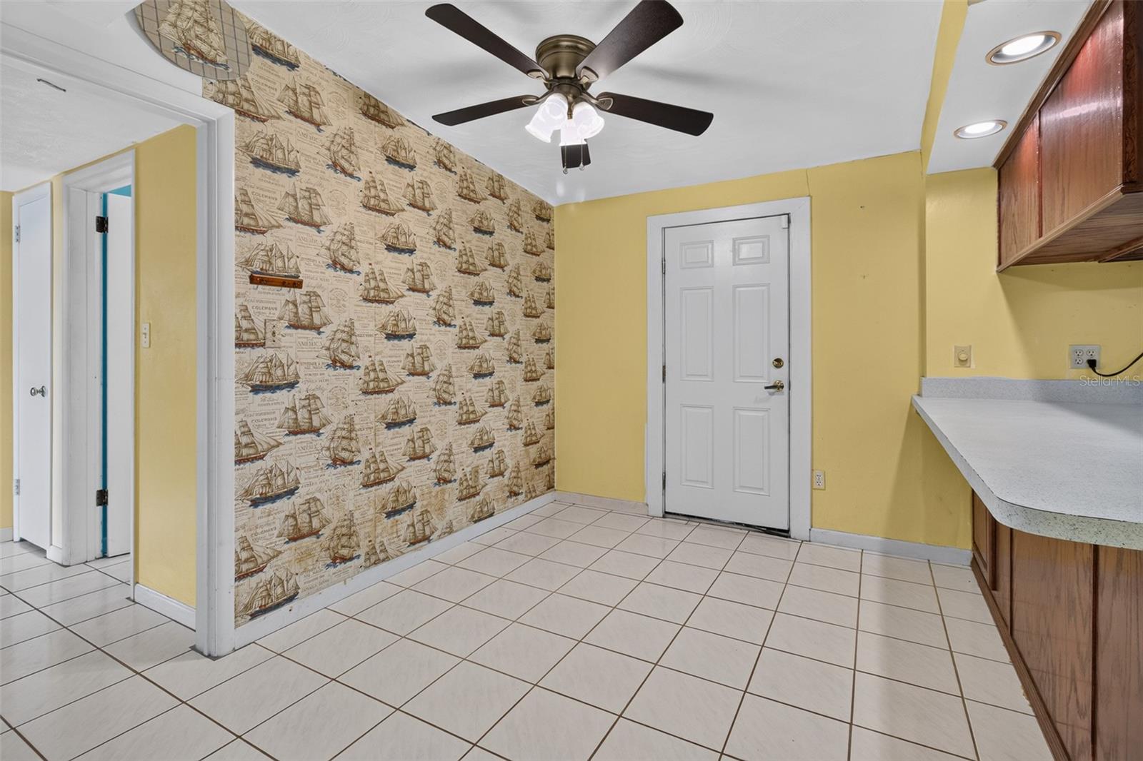 568 Manor Dr Property Photo 14