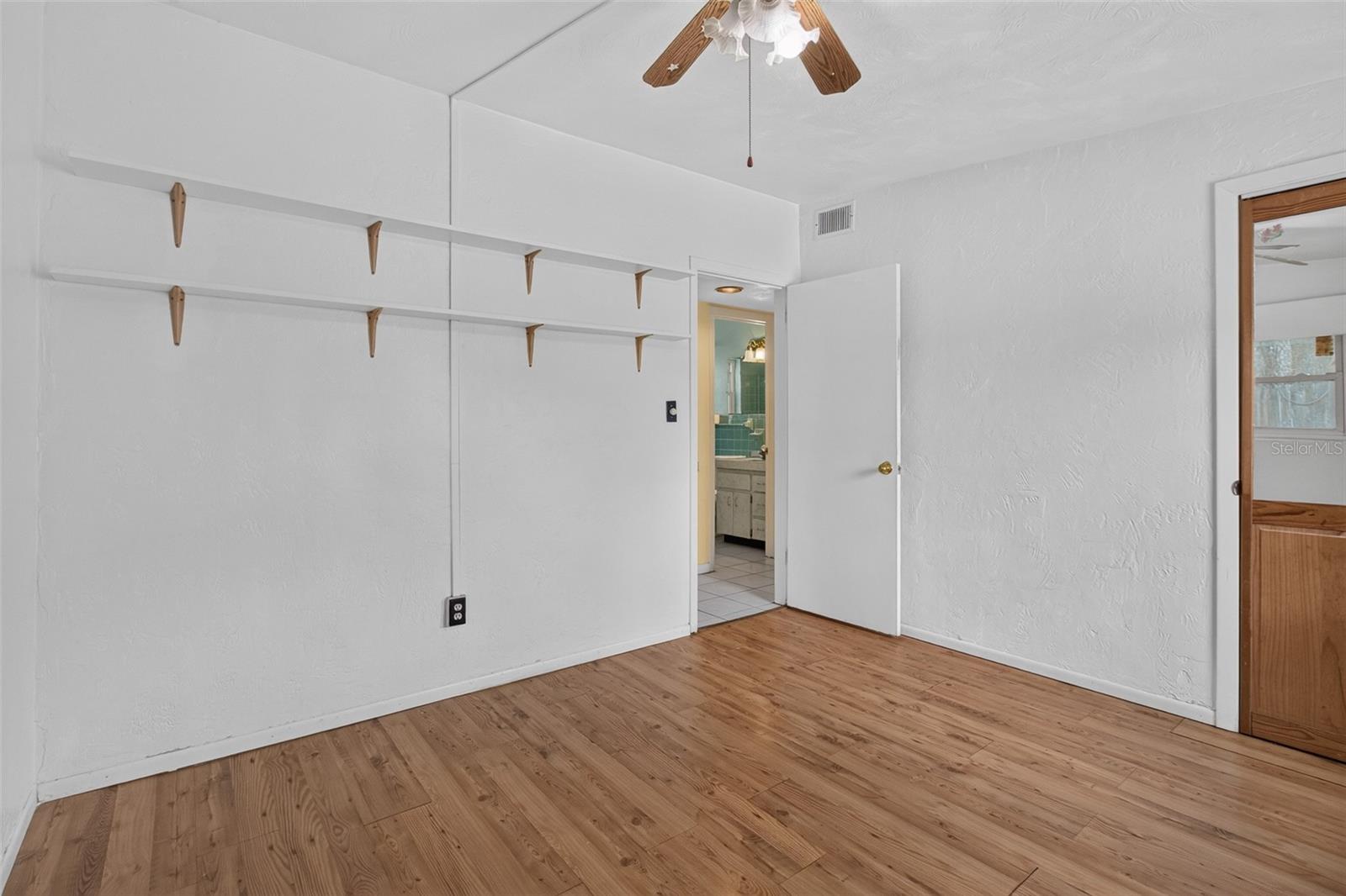 568 Manor Dr Property Photo 24