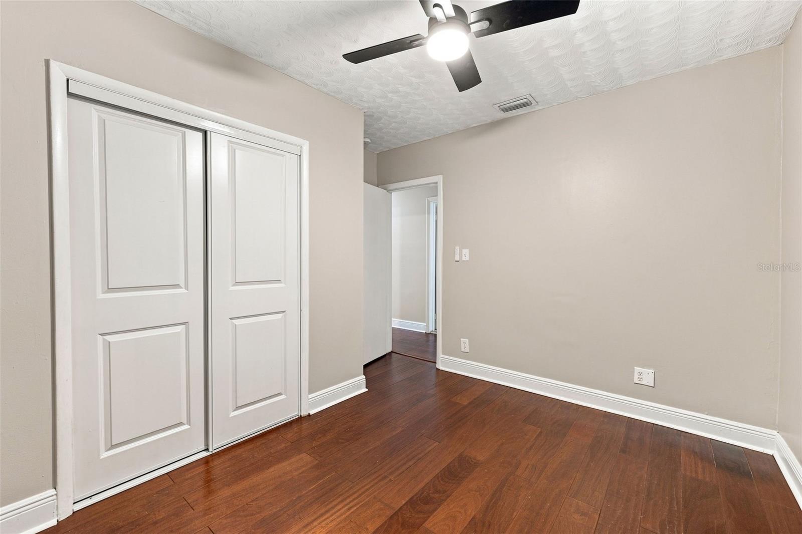 307 E North St Property Photo 18