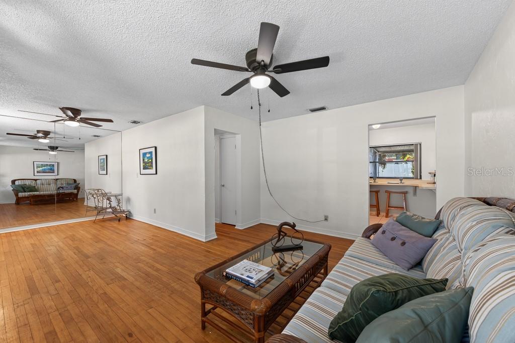 4306 S Grady Ave Property Photo 2