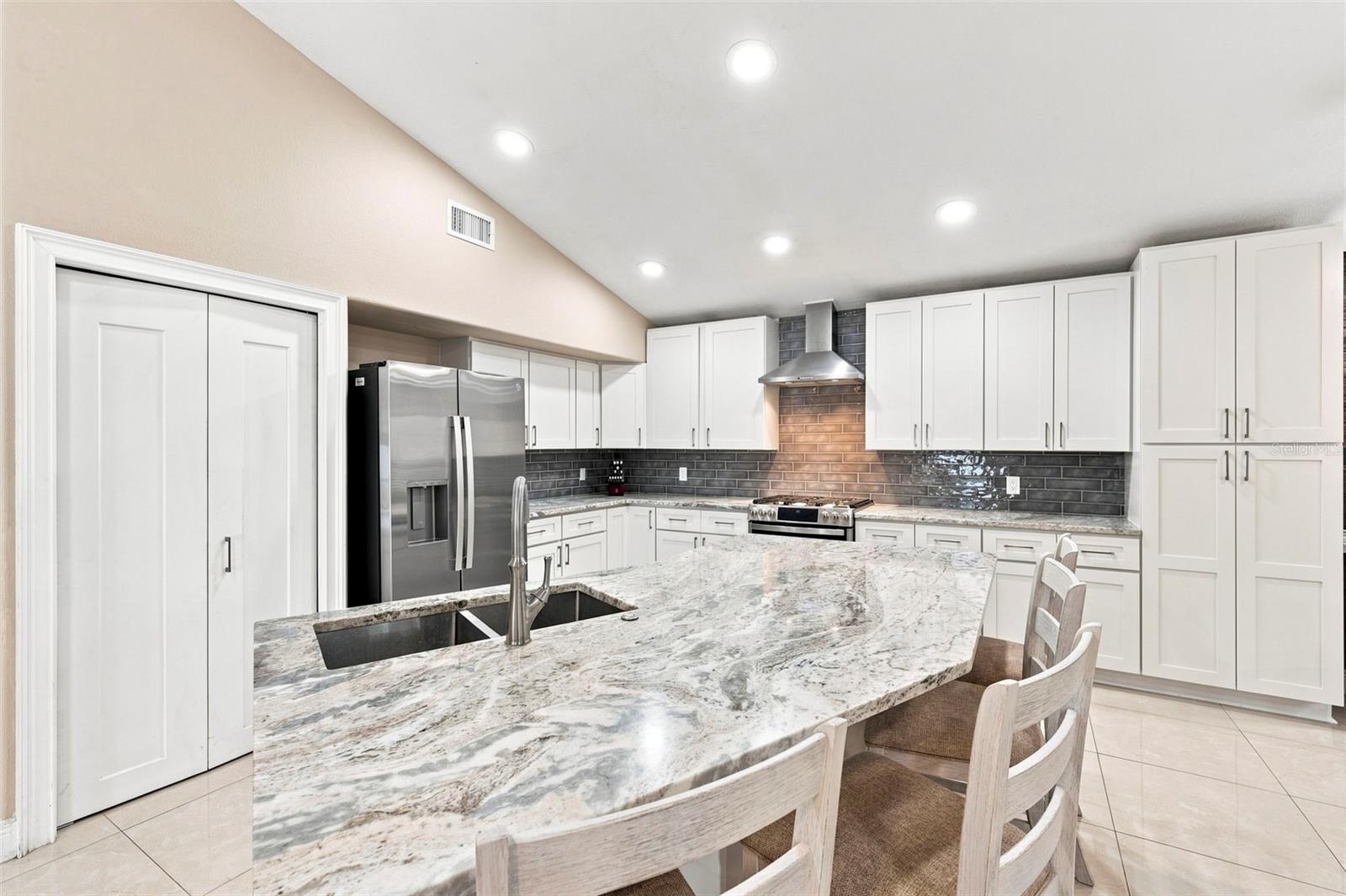 16502 Cayman Dr Property Photo 4
