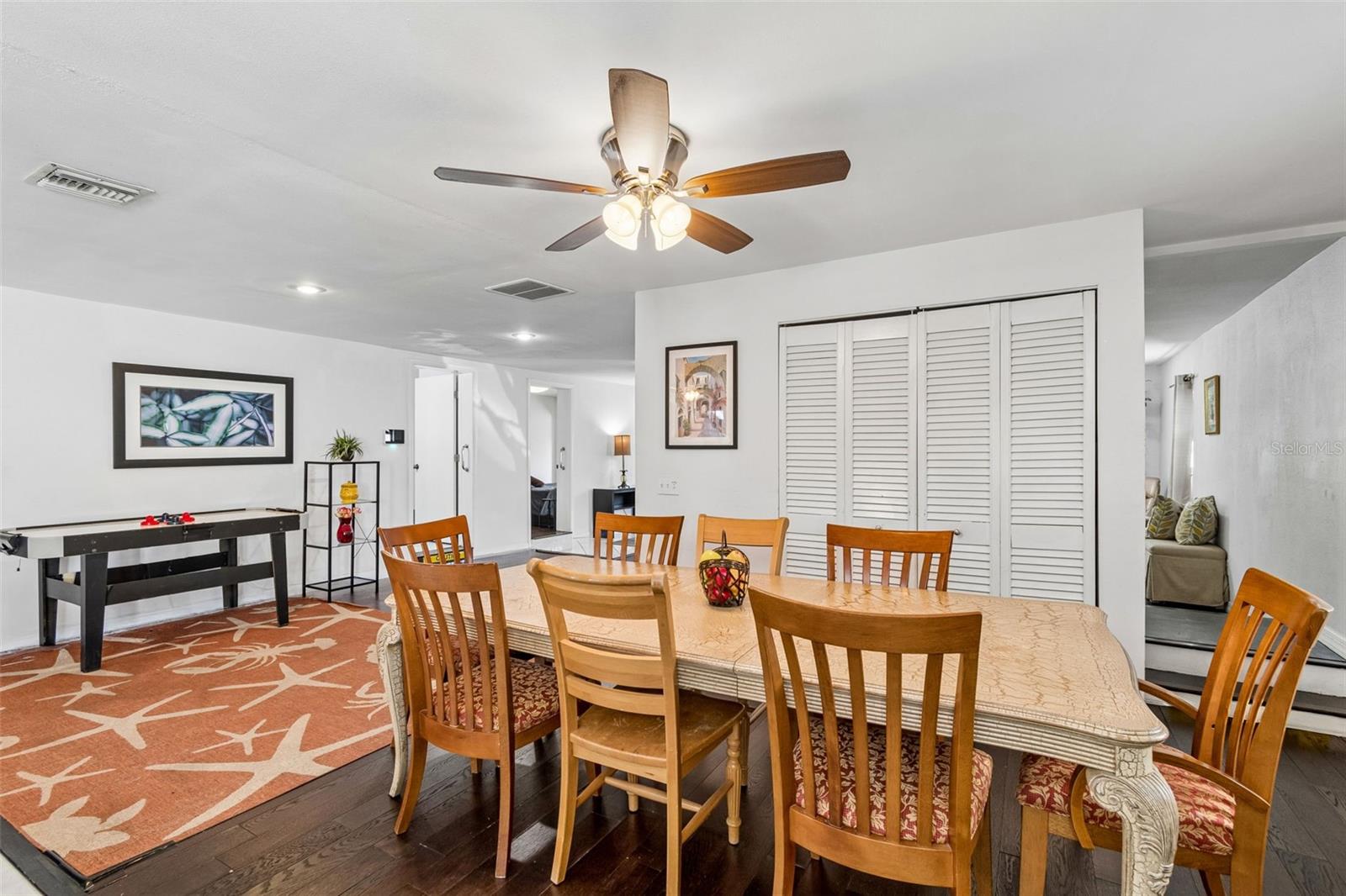 2017 S Village Ave Property Photo 19