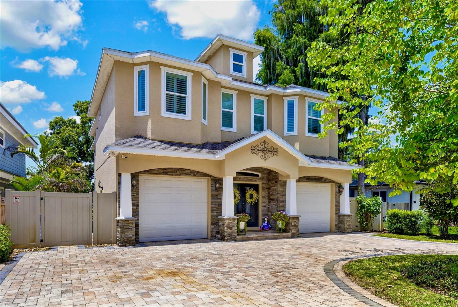 303 W CHAPMAN RD