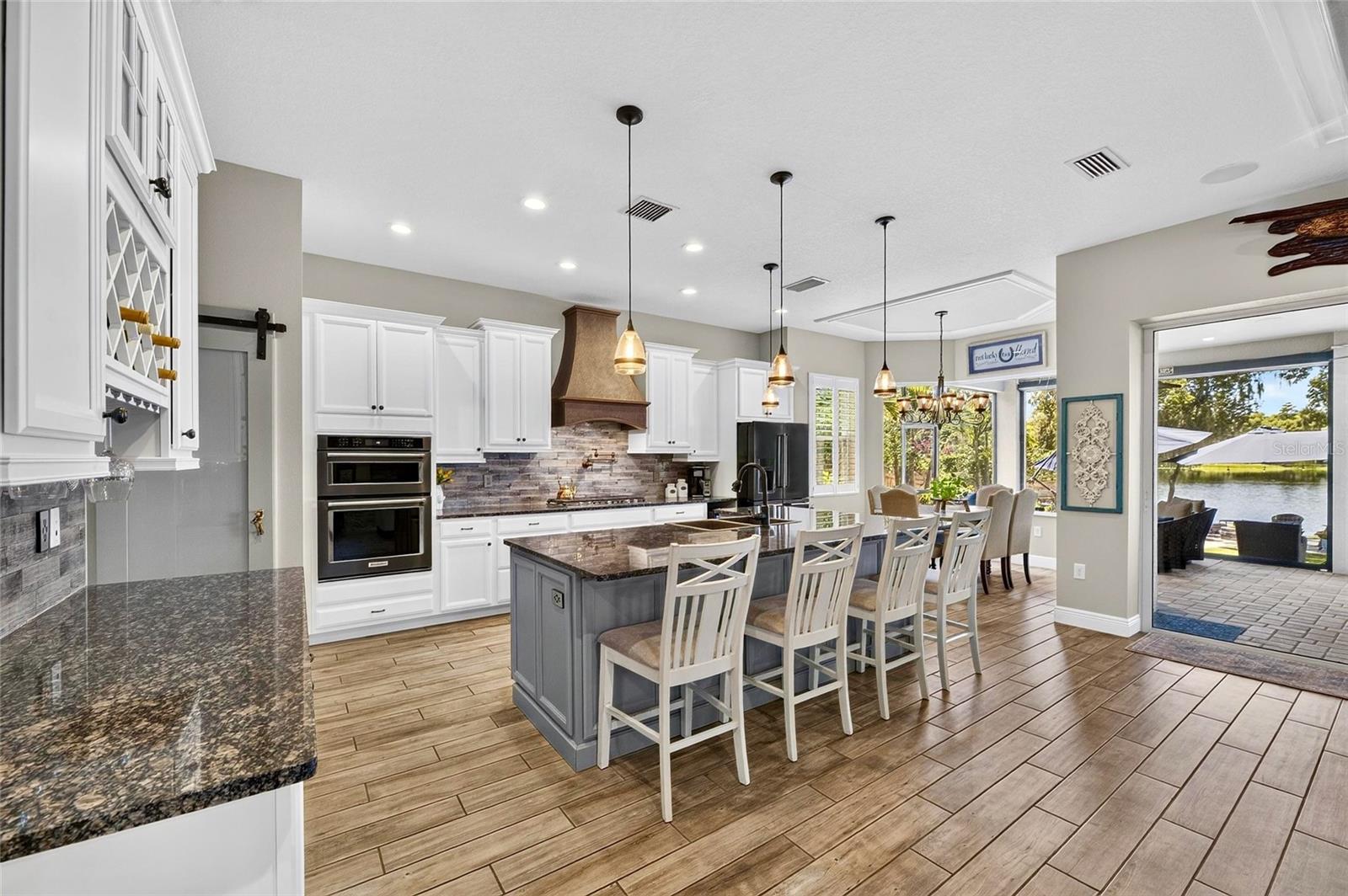 303 W Chapman Rd Property Photo 14