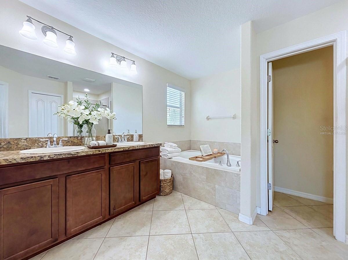 18607 Briar Oaks Dr Property Photo 35