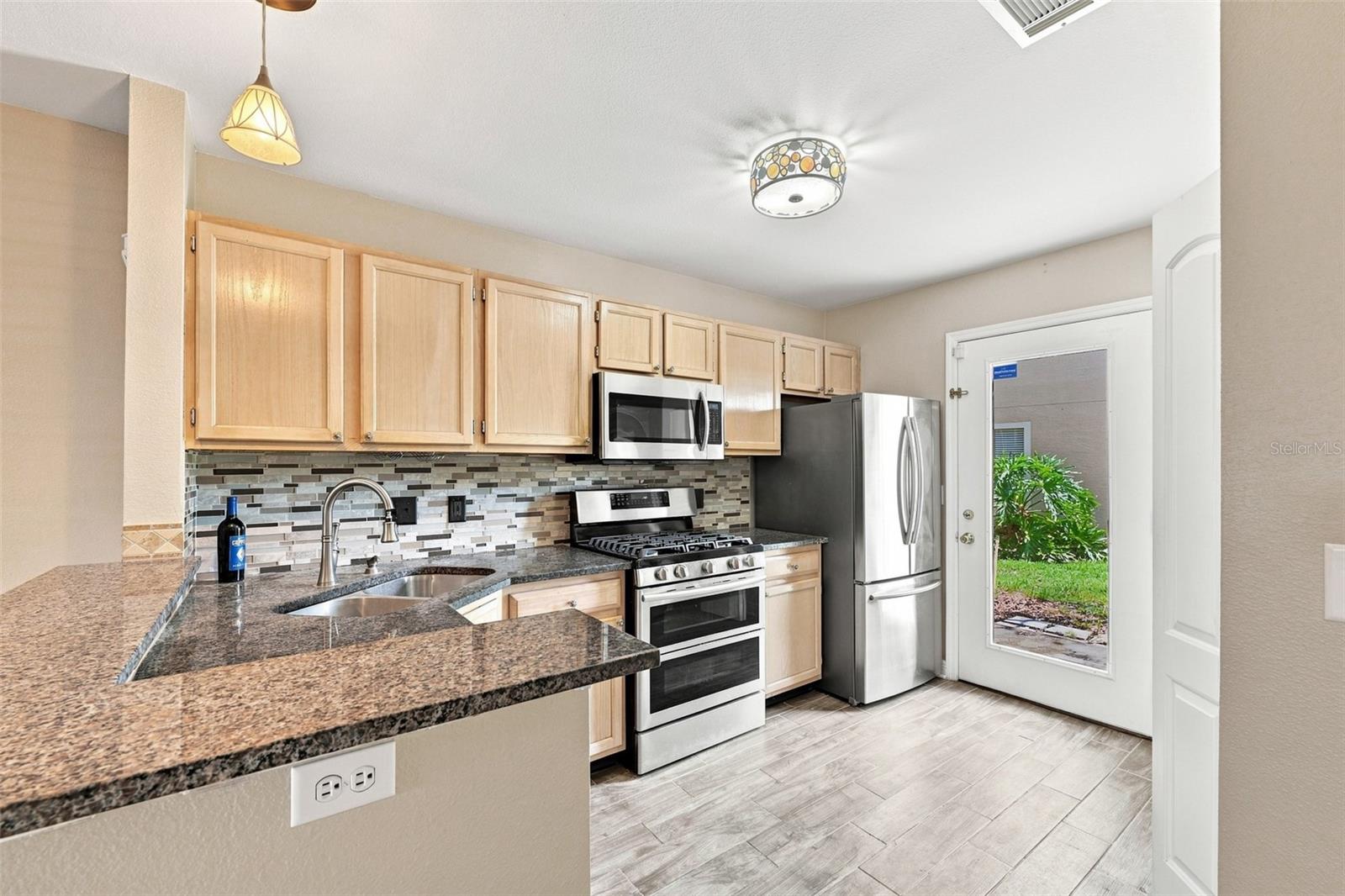 13017 Lorna Pl Property Photo 3