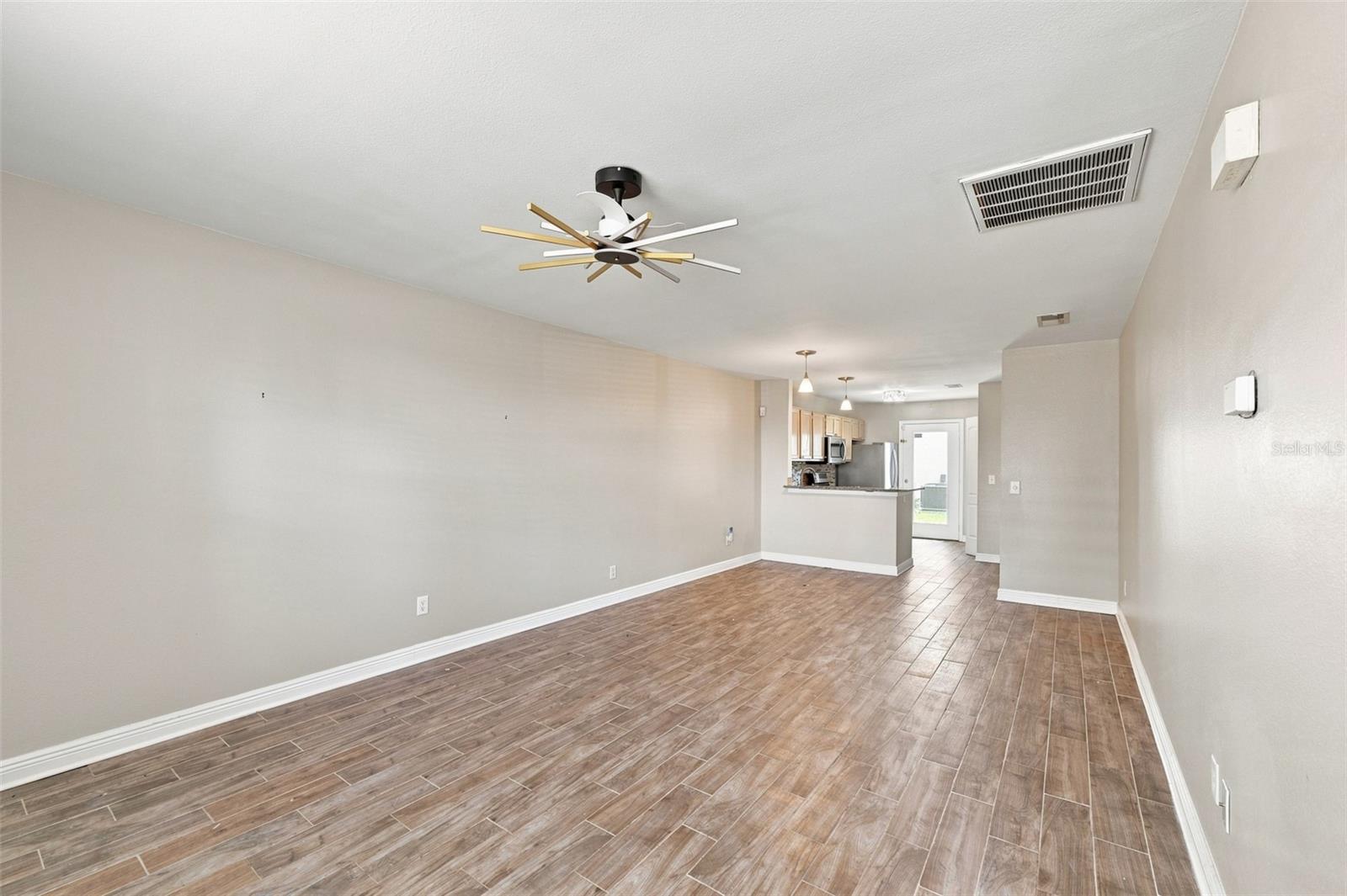 13017 Lorna Pl Property Photo 7