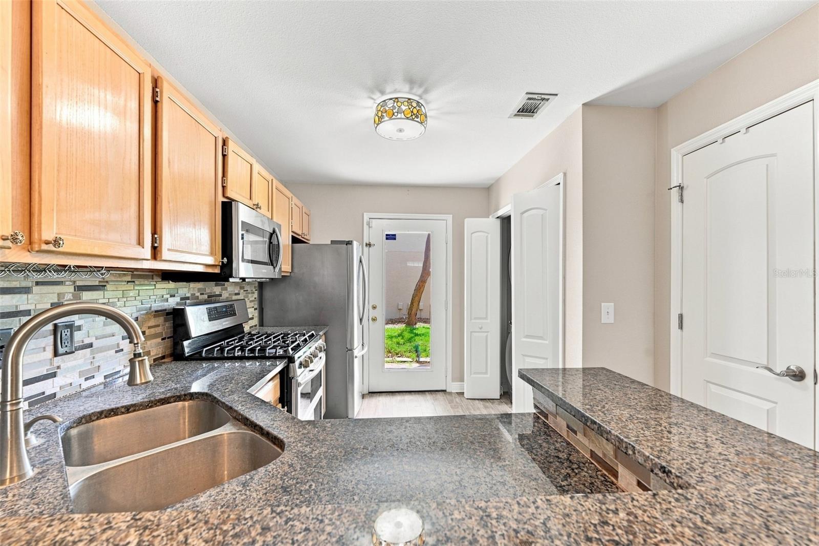 13017 Lorna Pl Property Photo 10
