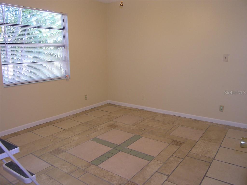 2051 Sunset Grove Ln Property Photo 10