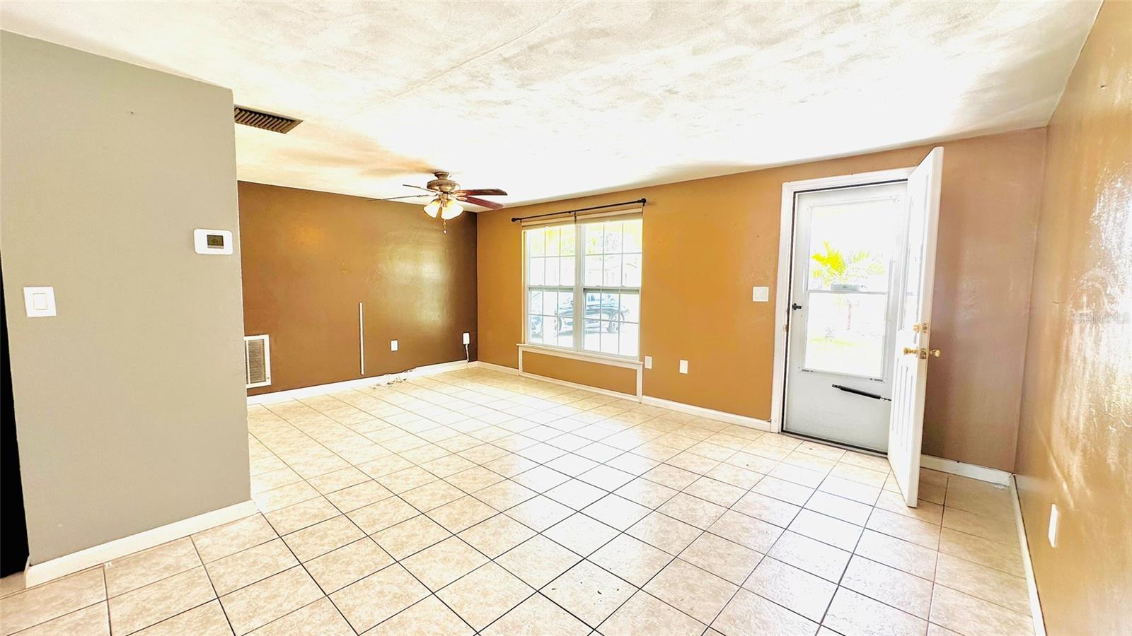 3153 Moog Rd Property Photo 8