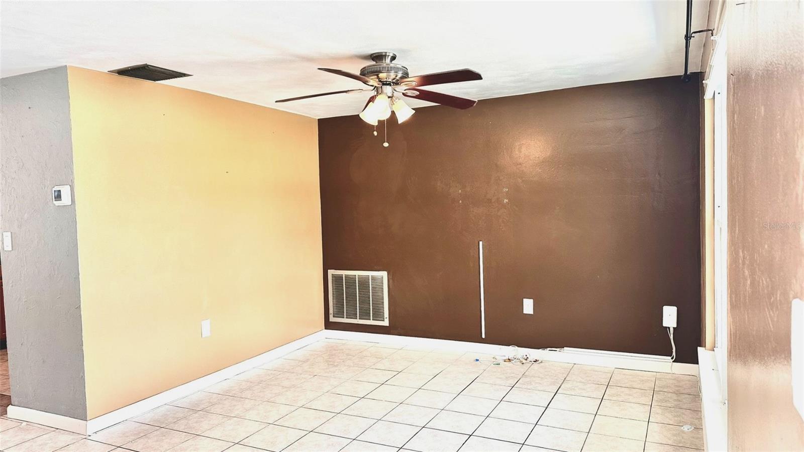 3153 Moog Rd Property Photo 10