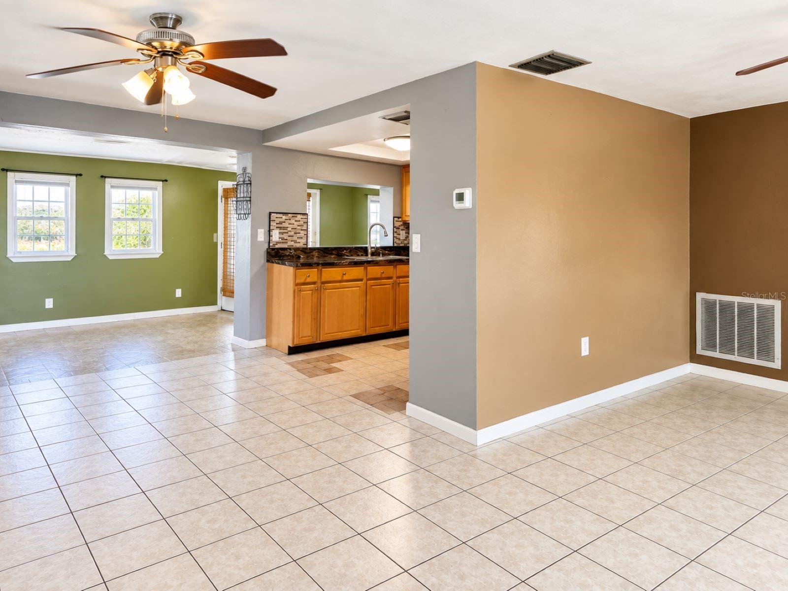 3153 Moog Rd Property Photo 10