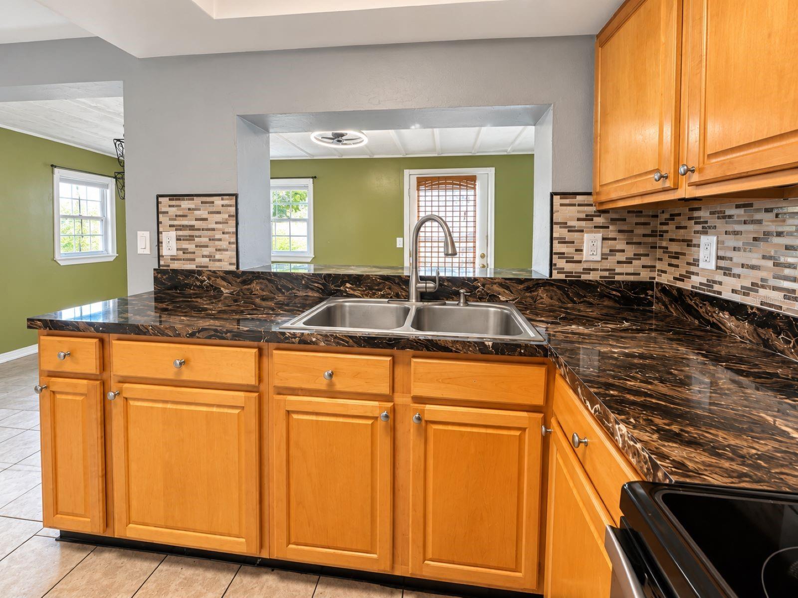 3153 Moog Rd Property Photo 11