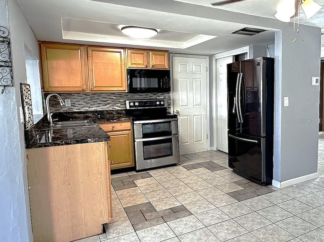 3153 Moog Rd Property Photo 12